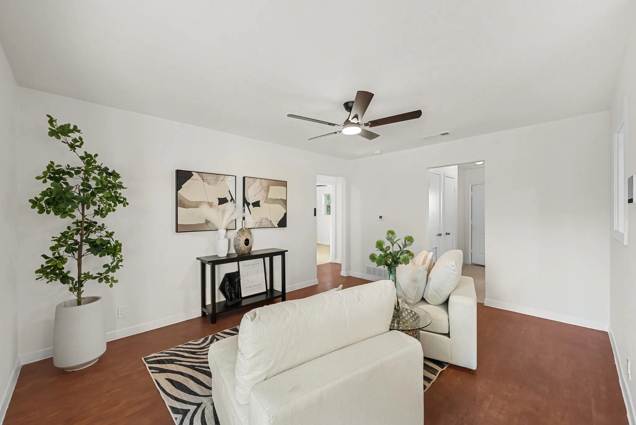 Single Family Residence For Sale in Denton County , 1300 Amherst Drive, Denton, Texas 76201, 3 Bedroom, 2 Bathroom, 2 Garage spaces, 1,744 Sqft, built in 1975, mls#21267572, Real Estate Agent in Denton, Homes For Sale in Denton county, Homes For Sale in Denton, Realtor in Denton Texas, Real Estate Brokerage Independent Realty Texas, Luminita Cordes Realtor