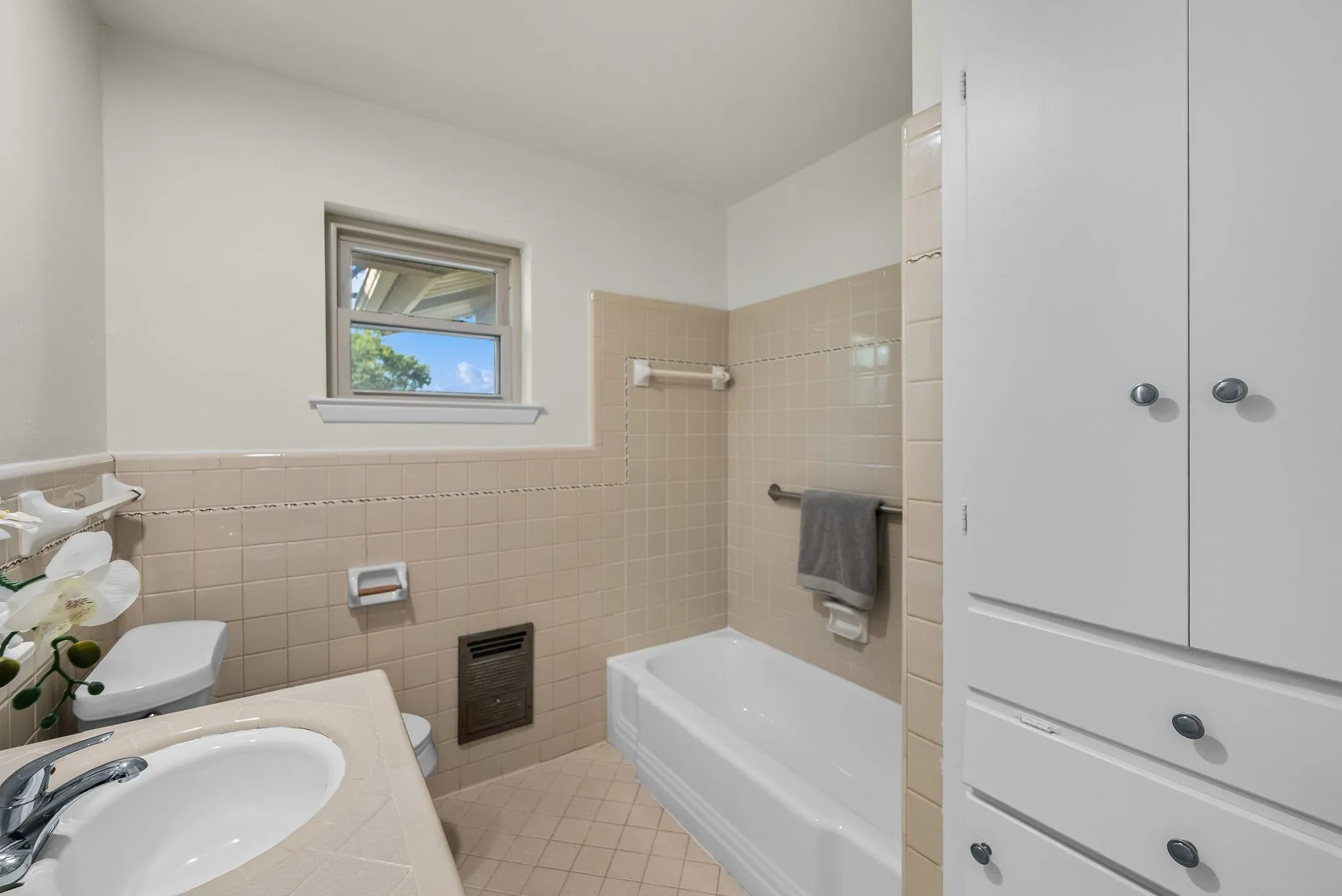 Bathroom, tub and sink reglazed. New toilet.