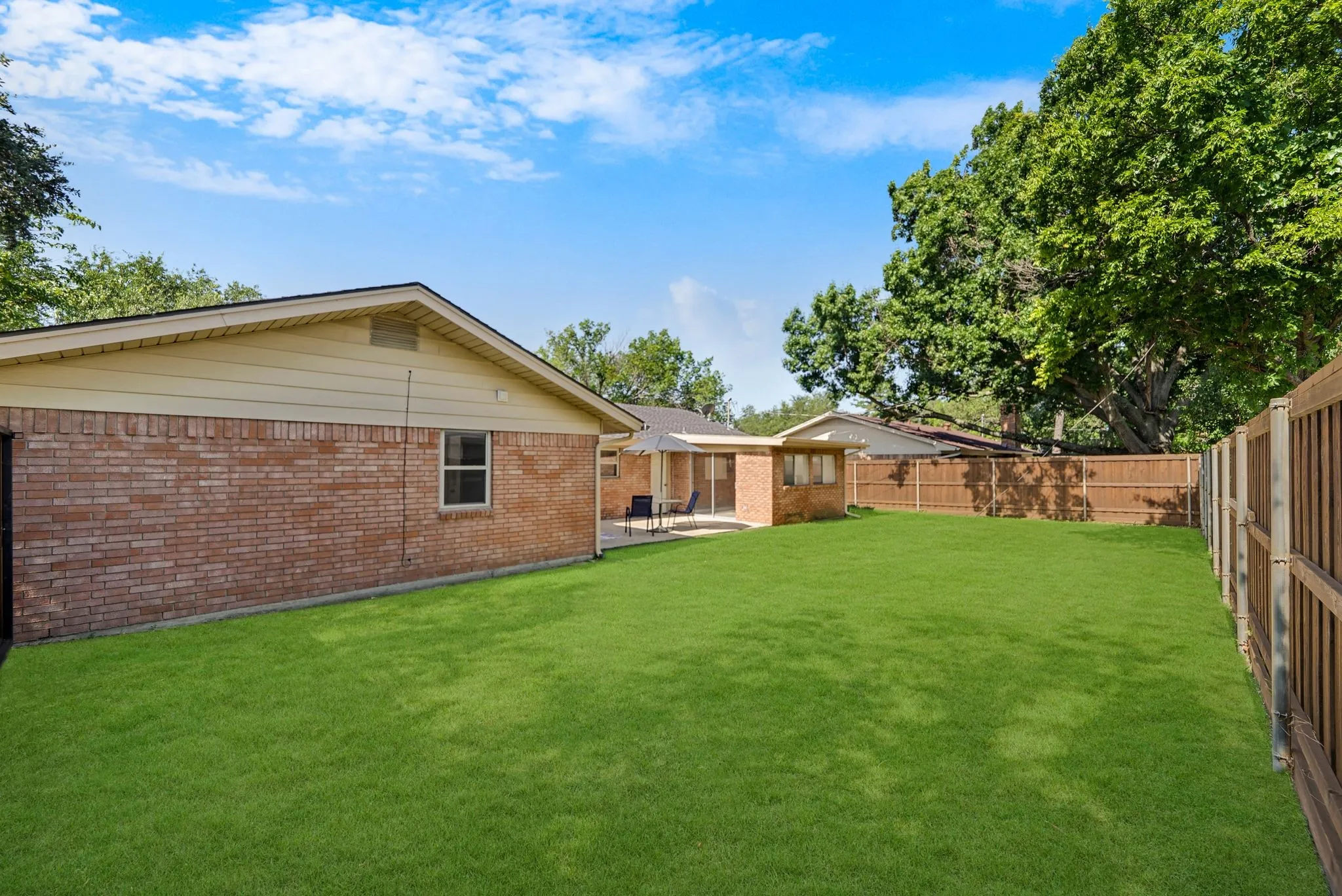 Single Family Residence For Sale in Denton County , 1300 Amherst Drive, Denton, Texas 76201, 3 Bedroom, 2 Bathroom, 2 Garage spaces, 1,744 Sqft, built in 1975, mls#21267572, Real Estate Agent in Denton, Homes For Sale in Denton county, Homes For Sale in Denton, Realtor in Denton Texas, Real Estate Brokerage Independent Realty Texas, Luminita Cordes Realtor