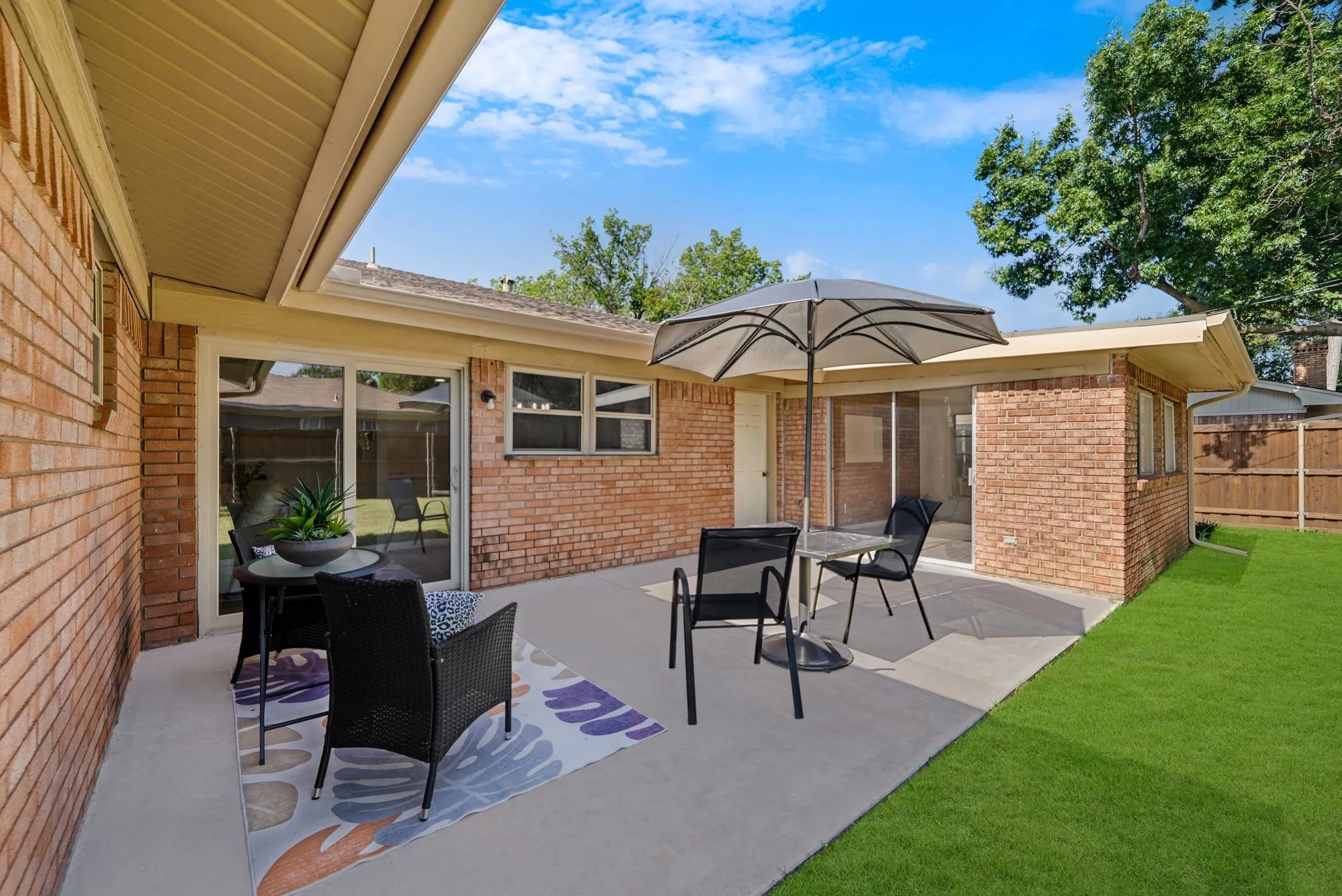Great outdoor space!