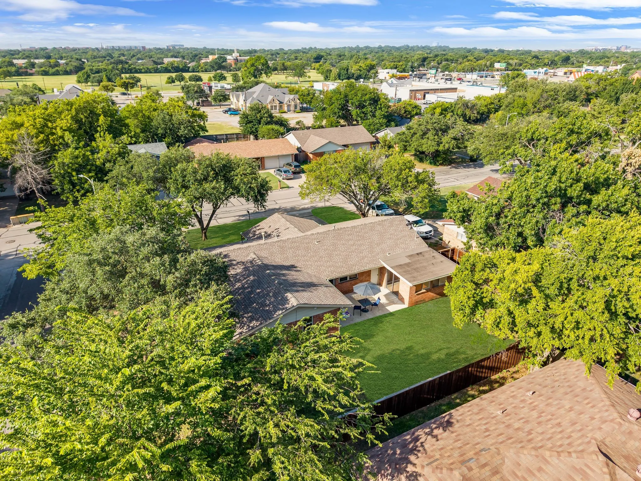 Single Family Residence For Sale in Denton County , 1300 Amherst Drive, Denton, Texas 76201, 3 Bedroom, 2 Bathroom, 2 Garage spaces, 1,744 Sqft, built in 1975, mls#21267572, Real Estate Agent in Denton, Homes For Sale in Denton county, Homes For Sale in Denton, Realtor in Denton Texas, Real Estate Brokerage Independent Realty Texas, Luminita Cordes Realtor