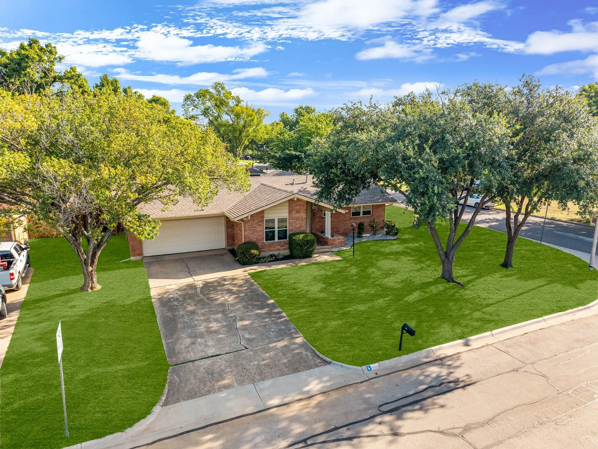Single Family Residence For Sale in Denton County , 1300 Amherst Drive, Denton, Texas 76201, 3 Bedroom, 2 Bathroom, 2 Garage spaces, 1,744 Sqft, built in 1975, mls#21267572, Real Estate Agent in Denton, Homes For Sale in Denton county, Homes For Sale in Denton, Realtor in Denton Texas, Real Estate Brokerage Independent Realty Texas, Luminita Cordes Realtor