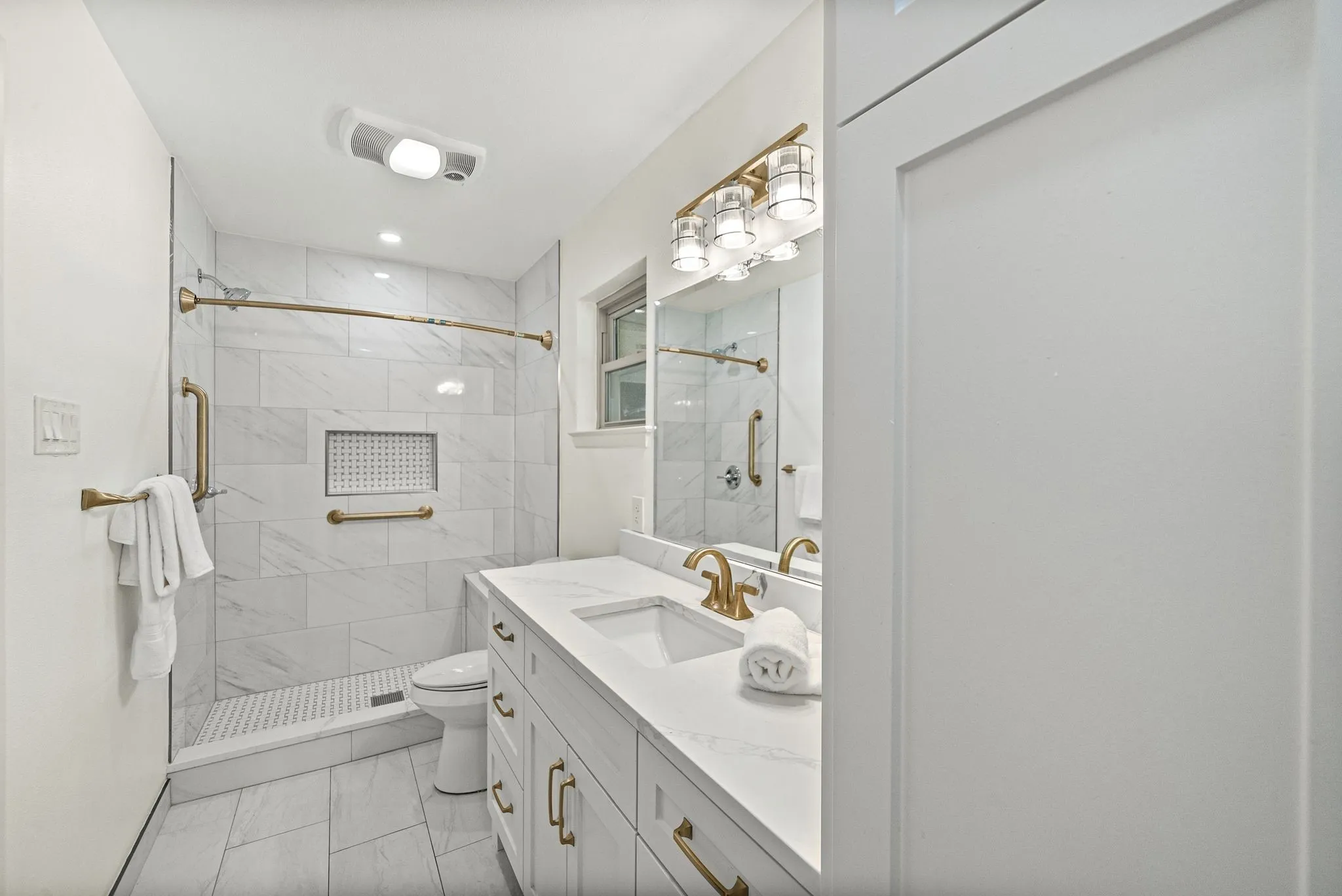 Single Family Residence For Sale in Denton County , 1300 Amherst Drive, Denton, Texas 76201, 3 Bedroom, 2 Bathroom, 2 Garage spaces, 1,744 Sqft, built in 1975, mls#21267572, Real Estate Agent in Denton, Homes For Sale in Denton county, Homes For Sale in Denton, Realtor in Denton Texas, Real Estate Brokerage Independent Realty Texas, Luminita Cordes Realtor