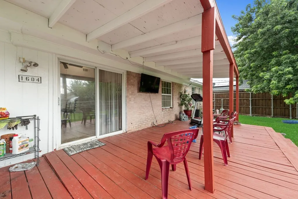 Single Family Residence For Sale in Dallas County , 1604 Summit Street, Mesquite, Texas 75149, 3 Bedroom, 1 Bathroom, 1 Garage spaces, 990 Sqft, built in 1960, mls#21322089, Real Estate Agent in Mesquite, Homes For Sale in Dallas county, Homes For Sale in Mesquite, Realtor in Mesquite Texas, Real Estate Brokerage Independent Realty Texas, Luminita Cordes Realtor
