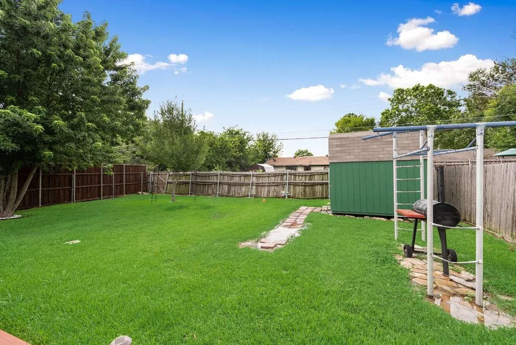 Single Family Residence For Sale in Dallas County , 1604 Summit Street, Mesquite, Texas 75149, 3 Bedroom, 1 Bathroom, 1 Garage spaces, 990 Sqft, built in 1960, mls#21322089, Real Estate Agent in Mesquite, Homes For Sale in Dallas county, Homes For Sale in Mesquite, Realtor in Mesquite Texas, Real Estate Brokerage Independent Realty Texas, Luminita Cordes Realtor