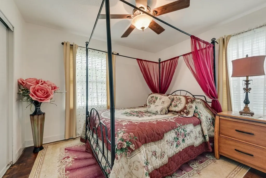 Single Family Residence For Sale in Dallas County , 1604 Summit Street, Mesquite, Texas 75149, 3 Bedroom, 1 Bathroom, 1 Garage spaces, 990 Sqft, built in 1960, mls#21322089, Real Estate Agent in Mesquite, Homes For Sale in Dallas county, Homes For Sale in Mesquite, Realtor in Mesquite Texas, Real Estate Brokerage Independent Realty Texas, Luminita Cordes Realtor