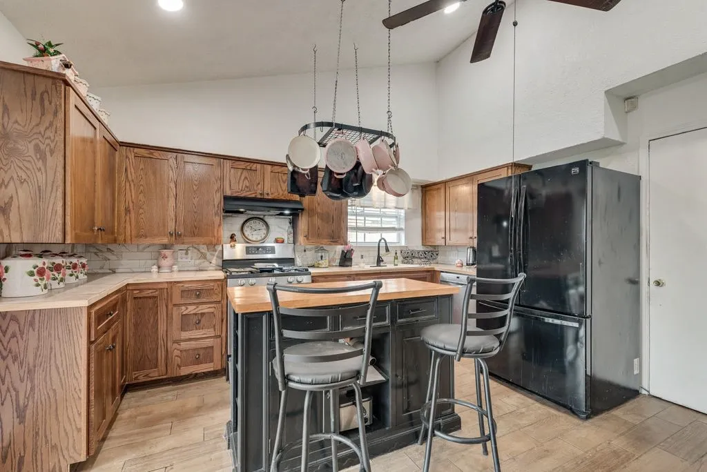 Single Family Residence For Sale in Dallas County , 1604 Summit Street, Mesquite, Texas 75149, 3 Bedroom, 1 Bathroom, 1 Garage spaces, 990 Sqft, built in 1960, mls#21322089, Real Estate Agent in Mesquite, Homes For Sale in Dallas county, Homes For Sale in Mesquite, Realtor in Mesquite Texas, Real Estate Brokerage Independent Realty Texas, Luminita Cordes Realtor