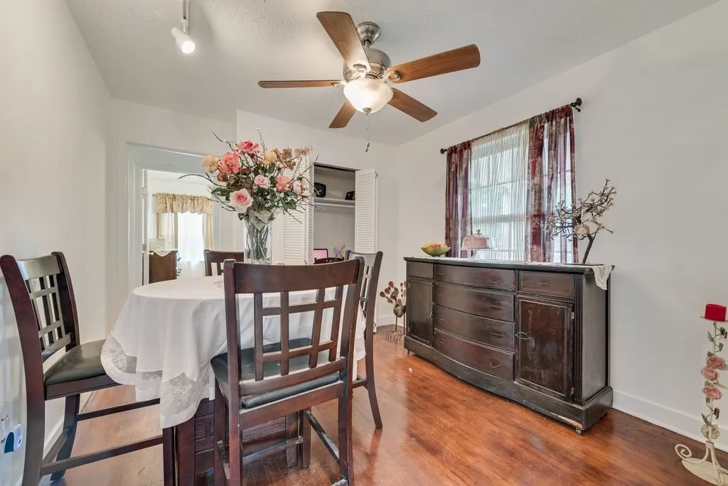 Single Family Residence For Sale in Dallas County , 1604 Summit Street, Mesquite, Texas 75149, 3 Bedroom, 1 Bathroom, 1 Garage spaces, 990 Sqft, built in 1960, mls#21322089, Real Estate Agent in Mesquite, Homes For Sale in Dallas county, Homes For Sale in Mesquite, Realtor in Mesquite Texas, Real Estate Brokerage Independent Realty Texas, Luminita Cordes Realtor