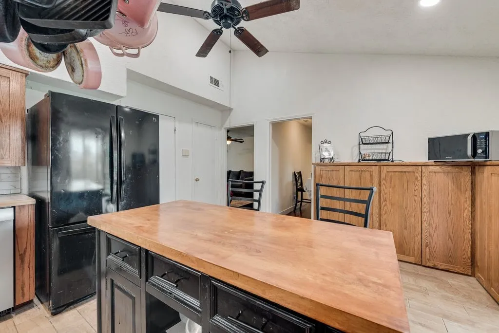 Single Family Residence For Sale in Dallas County , 1604 Summit Street, Mesquite, Texas 75149, 3 Bedroom, 1 Bathroom, 1 Garage spaces, 990 Sqft, built in 1960, mls#21322089, Real Estate Agent in Mesquite, Homes For Sale in Dallas county, Homes For Sale in Mesquite, Realtor in Mesquite Texas, Real Estate Brokerage Independent Realty Texas, Luminita Cordes Realtor