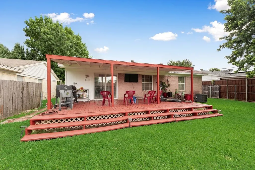 Single Family Residence For Sale in Dallas County , 1604 Summit Street, Mesquite, Texas 75149, 3 Bedroom, 1 Bathroom, 1 Garage spaces, 990 Sqft, built in 1960, mls#21322089, Real Estate Agent in Mesquite, Homes For Sale in Dallas county, Homes For Sale in Mesquite, Realtor in Mesquite Texas, Real Estate Brokerage Independent Realty Texas, Luminita Cordes Realtor