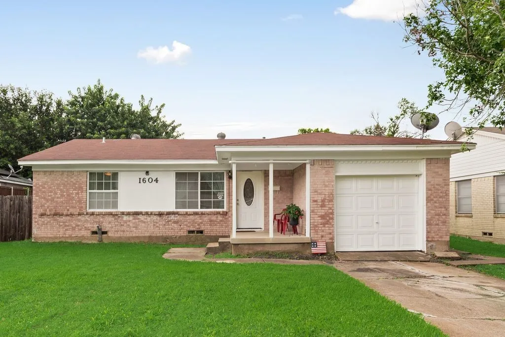 Single Family Residence For Sale in Dallas County , 1604 Summit Street, Mesquite, Texas 75149, 3 Bedroom, 1 Bathroom, 1 Garage spaces, 990 Sqft, built in 1960, mls#21322089, Real Estate Agent in Mesquite, Homes For Sale in Dallas county, Homes For Sale in Mesquite, Realtor in Mesquite Texas, Real Estate Brokerage Independent Realty Texas, Luminita Cordes Realtor