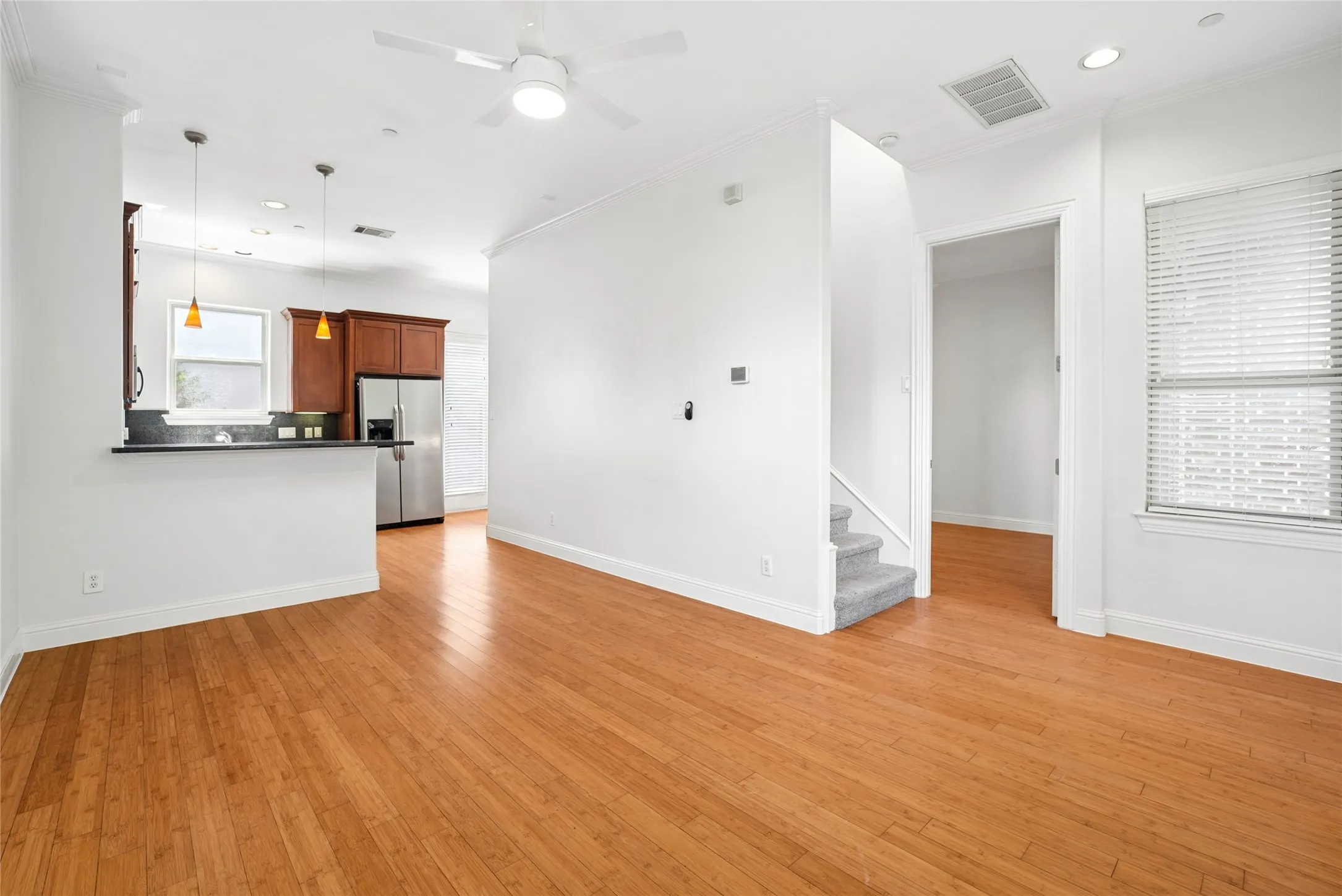 Condominium For Rent in Dallas County , 2606 N Henderson Avenue A, Dallas, Texas 75206, 3 Bedroom, 3 Bathroom, 2 Garage spaces, 1,528 Sqft, built in 2005, mls#21310827, Real Estate Agent in Dallas, Homes For Rent in Dallas county, Homes For Rent in Dallas, Realtor in Dallas Texas, Real Estate Brokerage Independent Realty Texas, Luminita Cordes Realtor