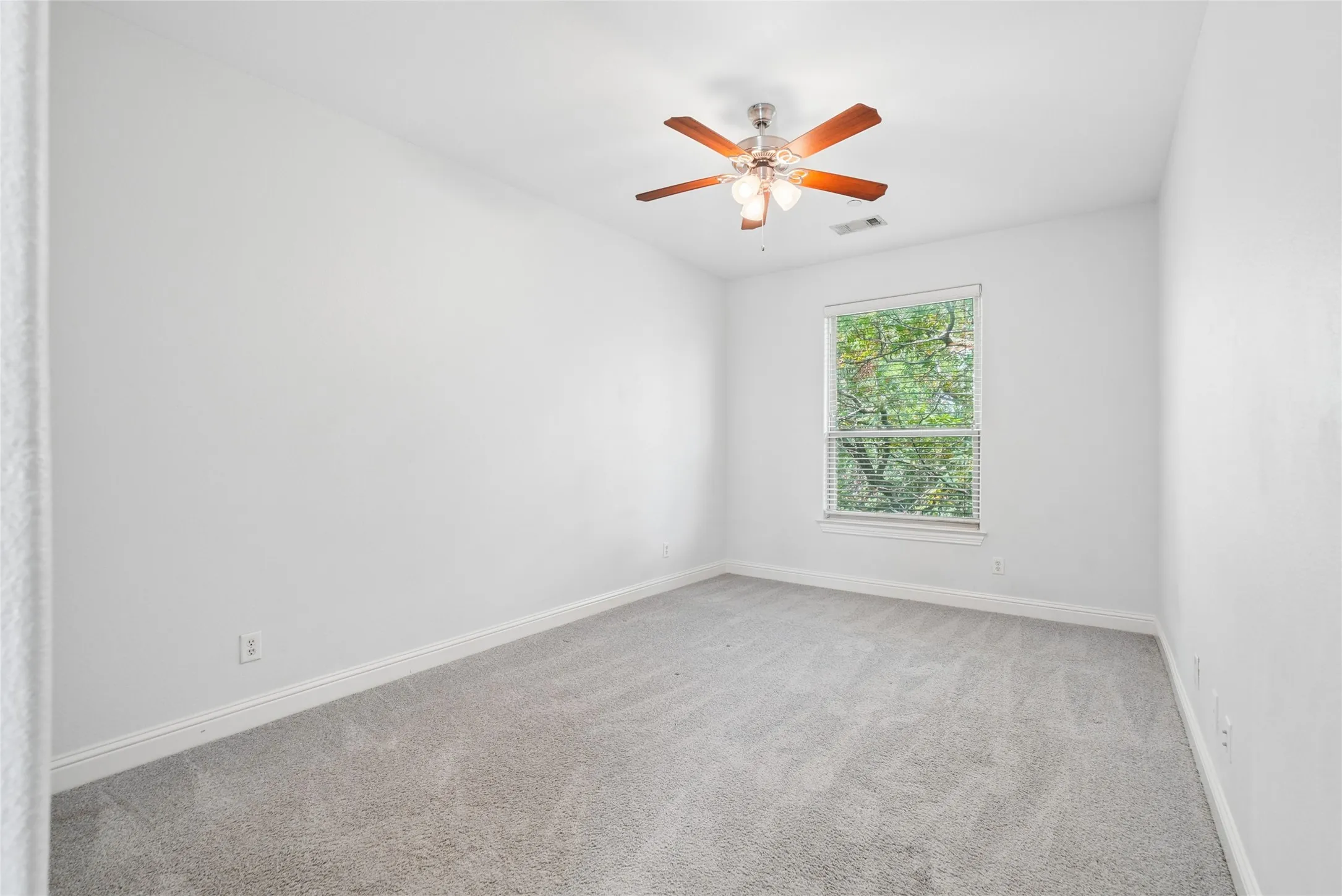 Condominium For Rent in Dallas County , 2606 N Henderson Avenue A, Dallas, Texas 75206, 3 Bedroom, 3 Bathroom, 2 Garage spaces, 1,528 Sqft, built in 2005, mls#21310827, Real Estate Agent in Dallas, Homes For Rent in Dallas county, Homes For Rent in Dallas, Realtor in Dallas Texas, Real Estate Brokerage Independent Realty Texas, Luminita Cordes Realtor