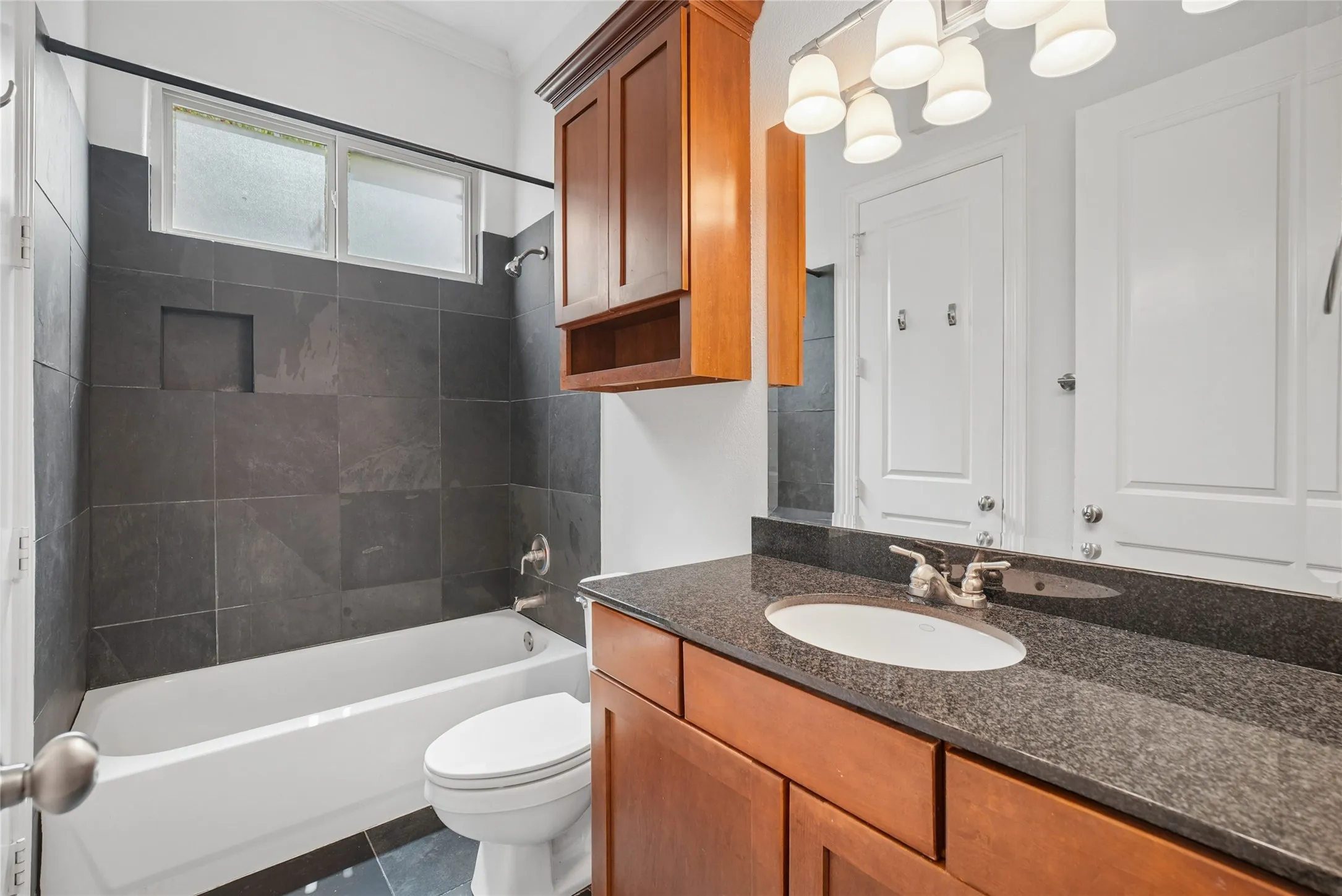 Condominium For Rent in Dallas County , 2606 N Henderson Avenue A, Dallas, Texas 75206, 3 Bedroom, 3 Bathroom, 2 Garage spaces, 1,528 Sqft, built in 2005, mls#21310827, Real Estate Agent in Dallas, Homes For Rent in Dallas county, Homes For Rent in Dallas, Realtor in Dallas Texas, Real Estate Brokerage Independent Realty Texas, Luminita Cordes Realtor