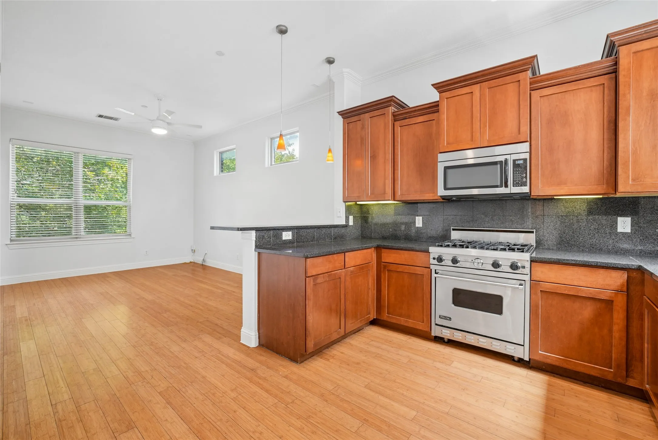 Condominium For Rent in Dallas County , 2606 N Henderson Avenue A, Dallas, Texas 75206, 3 Bedroom, 3 Bathroom, 2 Garage spaces, 1,528 Sqft, built in 2005, mls#21310827, Real Estate Agent in Dallas, Homes For Rent in Dallas county, Homes For Rent in Dallas, Realtor in Dallas Texas, Real Estate Brokerage Independent Realty Texas, Luminita Cordes Realtor