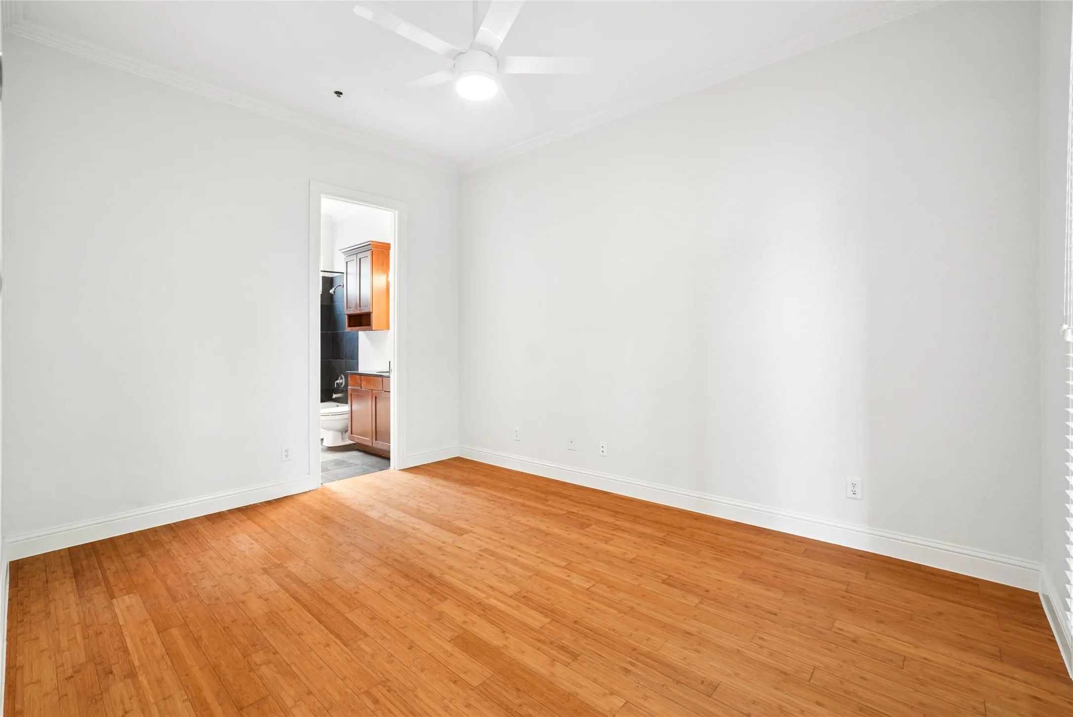 Condominium For Rent in Dallas County , 2606 N Henderson Avenue A, Dallas, Texas 75206, 3 Bedroom, 3 Bathroom, 2 Garage spaces, 1,528 Sqft, built in 2005, mls#21310827, Real Estate Agent in Dallas, Homes For Rent in Dallas county, Homes For Rent in Dallas, Realtor in Dallas Texas, Real Estate Brokerage Independent Realty Texas, Luminita Cordes Realtor