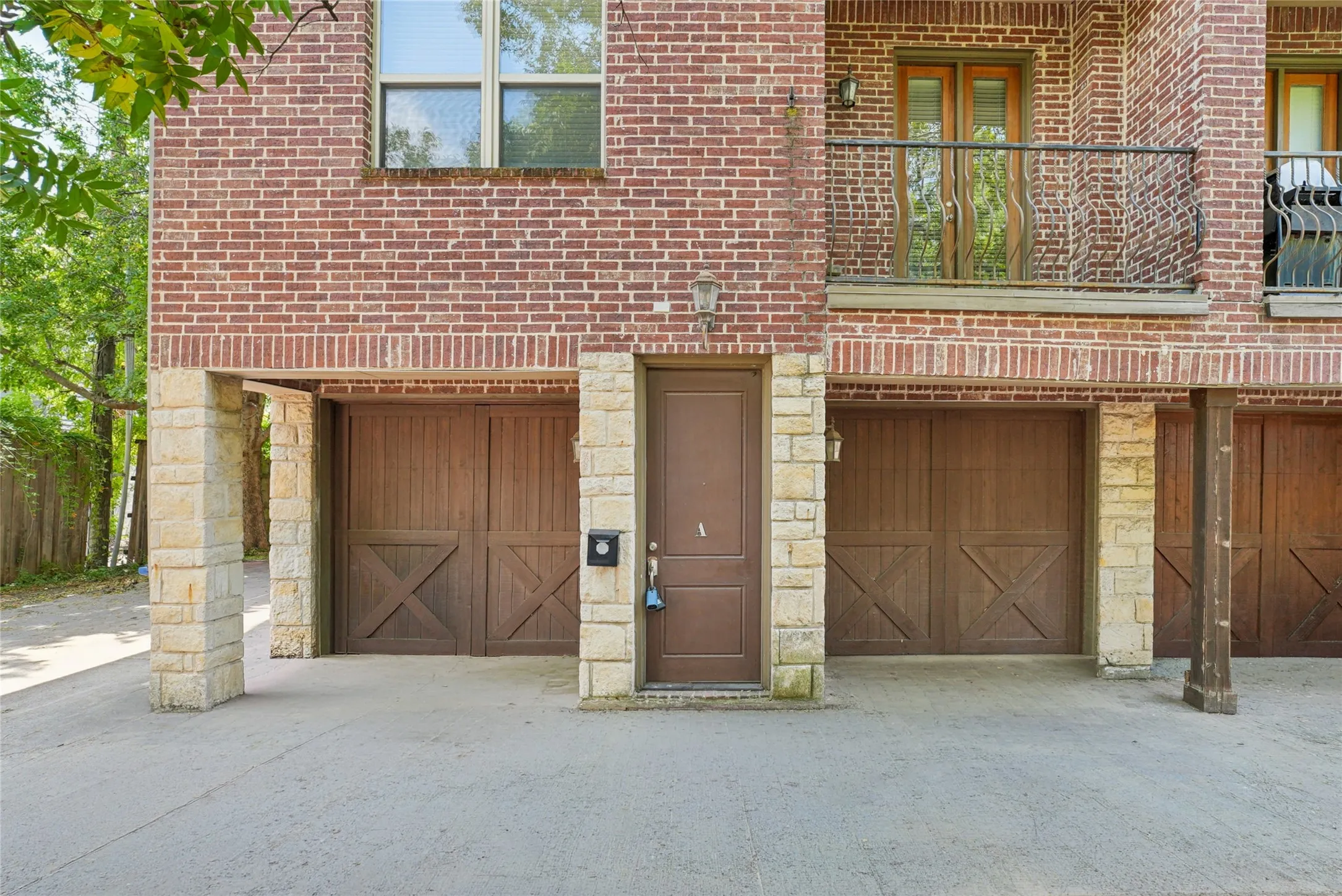 Condominium For Rent in Dallas County , 2606 N Henderson Avenue A, Dallas, Texas 75206, 3 Bedroom, 3 Bathroom, 2 Garage spaces, 1,528 Sqft, built in 2005, mls#21310827, Real Estate Agent in Dallas, Homes For Rent in Dallas county, Homes For Rent in Dallas, Realtor in Dallas Texas, Real Estate Brokerage Independent Realty Texas, Luminita Cordes Realtor