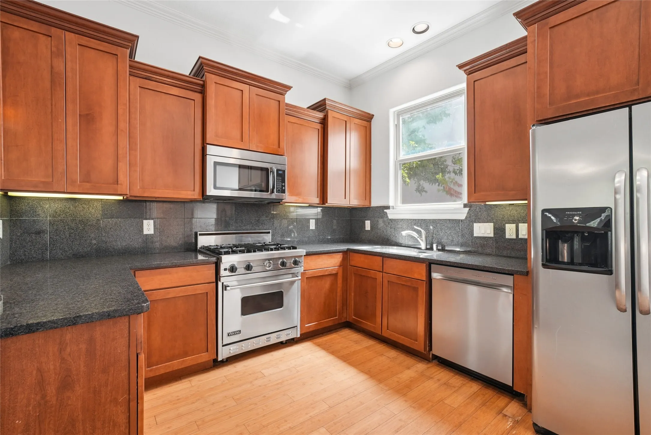 Condominium For Rent in Dallas County , 2606 N Henderson Avenue A, Dallas, Texas 75206, 3 Bedroom, 3 Bathroom, 2 Garage spaces, 1,528 Sqft, built in 2005, mls#21310827, Real Estate Agent in Dallas, Homes For Rent in Dallas county, Homes For Rent in Dallas, Realtor in Dallas Texas, Real Estate Brokerage Independent Realty Texas, Luminita Cordes Realtor