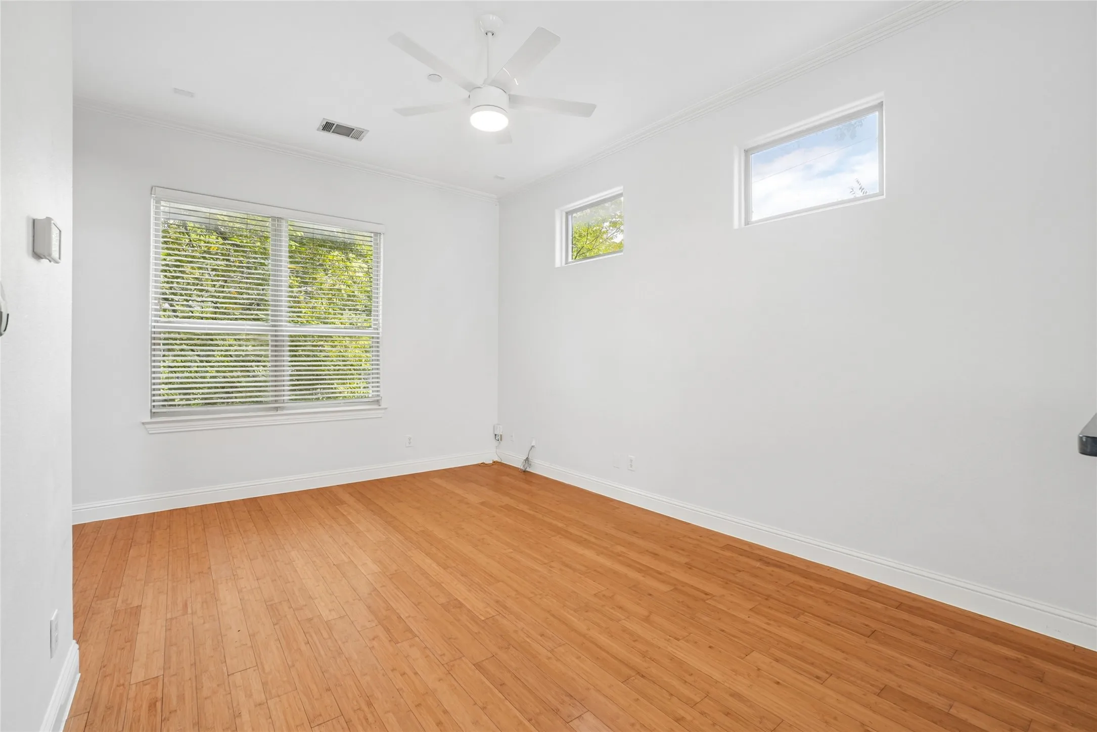 Condominium For Rent in Dallas County , 2606 N Henderson Avenue A, Dallas, Texas 75206, 3 Bedroom, 3 Bathroom, 2 Garage spaces, 1,528 Sqft, built in 2005, mls#21310827, Real Estate Agent in Dallas, Homes For Rent in Dallas county, Homes For Rent in Dallas, Realtor in Dallas Texas, Real Estate Brokerage Independent Realty Texas, Luminita Cordes Realtor