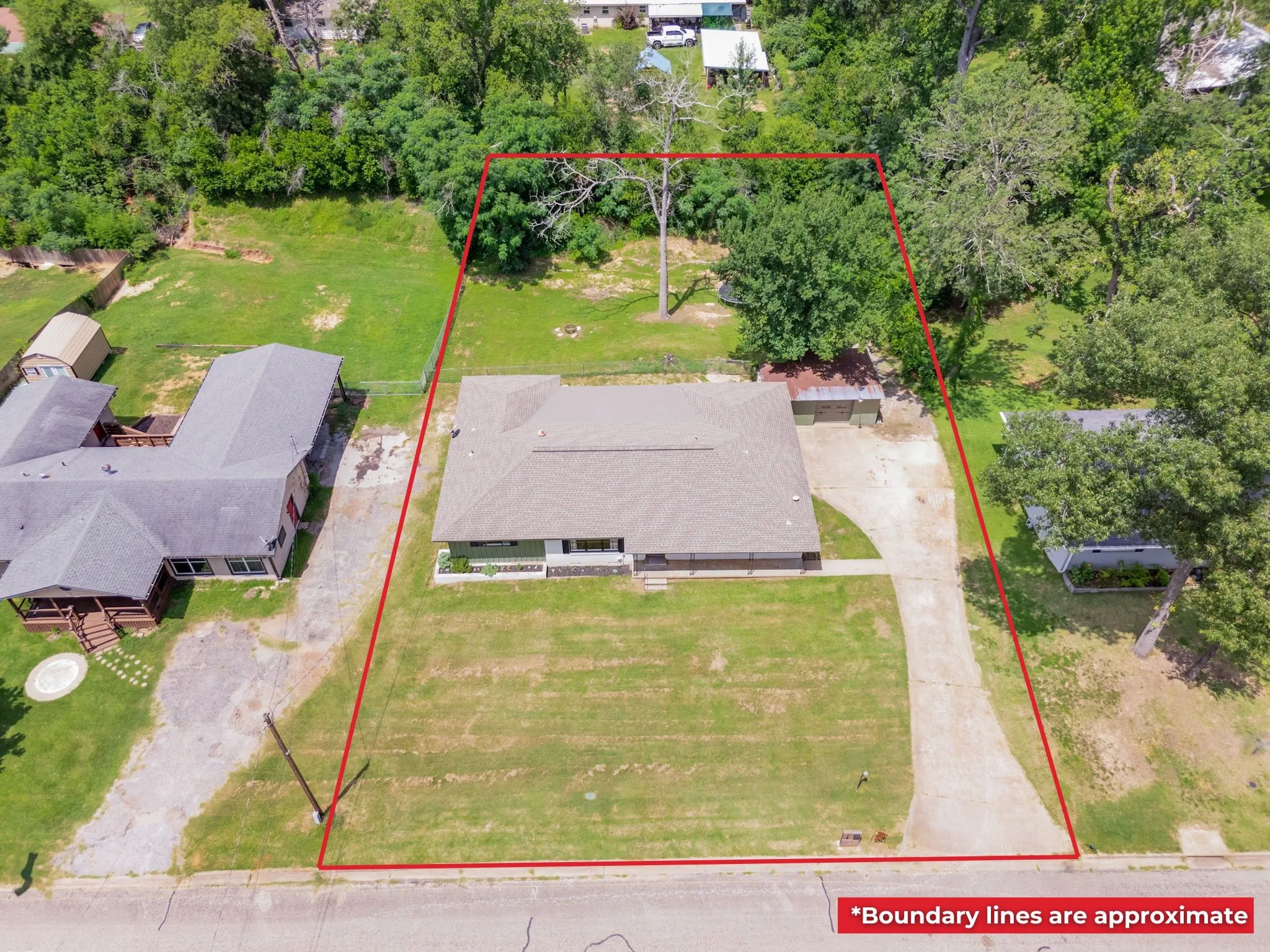 Single Family Residence For Sale in Anderson County , 137 Gardner Drive, Palestine, Texas 75803, 3 Bedroom, 2 Bathroom, 1 Garage spaces, 2,203 Sqft, built in 1957, mls#21326190, Real Estate Agent in Palestine, Homes For Sale in Anderson county, Homes For Sale in Palestine, Realtor in Palestine Texas, Real Estate Brokerage Independent Realty Texas, Luminita Cordes Realtor