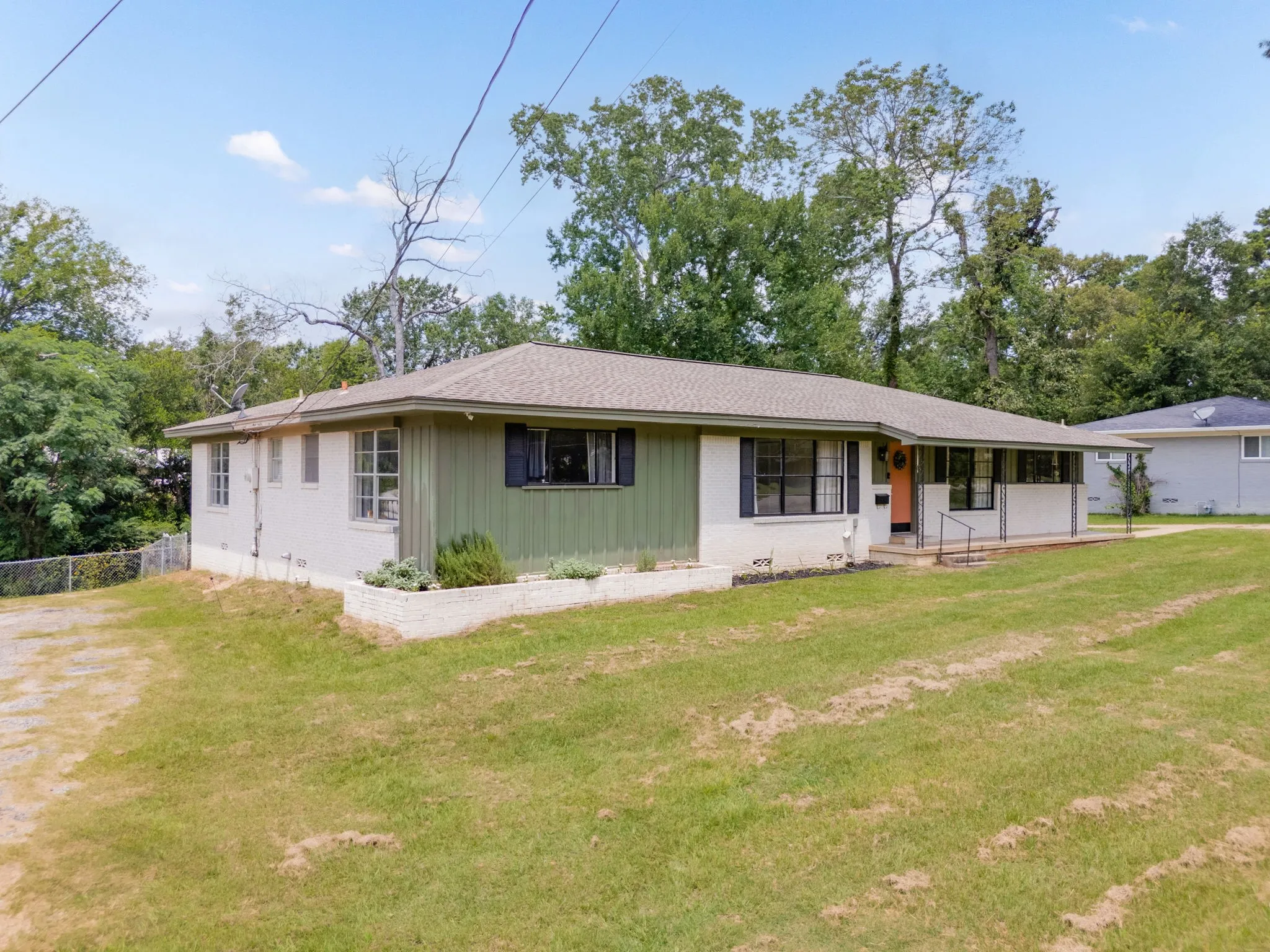 Single Family Residence For Sale in Anderson County , 137 Gardner Drive, Palestine, Texas 75803, 3 Bedroom, 2 Bathroom, 1 Garage spaces, 2,203 Sqft, built in 1957, mls#21326190, Real Estate Agent in Palestine, Homes For Sale in Anderson county, Homes For Sale in Palestine, Realtor in Palestine Texas, Real Estate Brokerage Independent Realty Texas, Luminita Cordes Realtor
