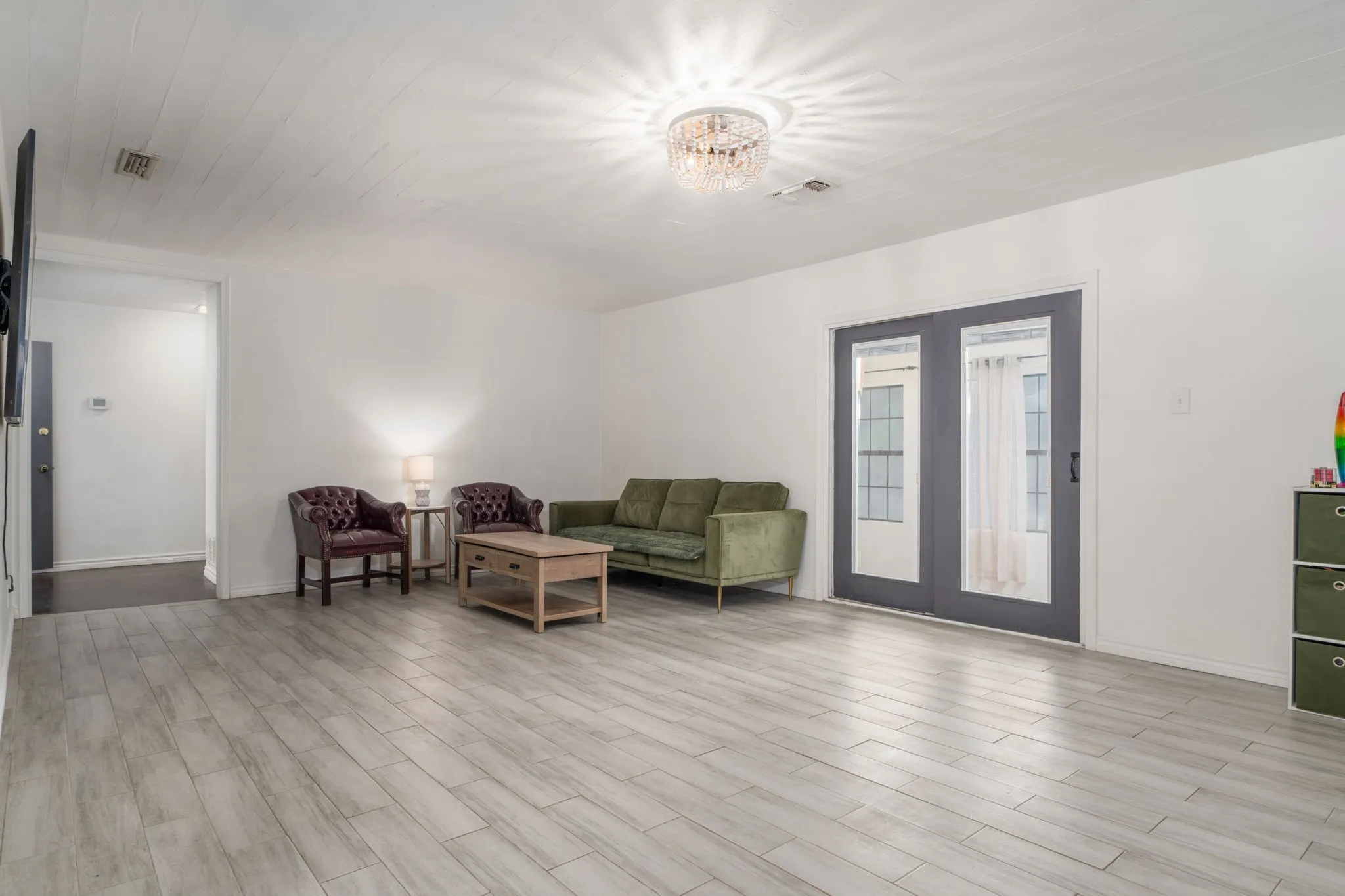 Single Family Residence For Sale in Anderson County , 137 Gardner Drive, Palestine, Texas 75803, 3 Bedroom, 2 Bathroom, 1 Garage spaces, 2,203 Sqft, built in 1957, mls#21326190, Real Estate Agent in Palestine, Homes For Sale in Anderson county, Homes For Sale in Palestine, Realtor in Palestine Texas, Real Estate Brokerage Independent Realty Texas, Luminita Cordes Realtor