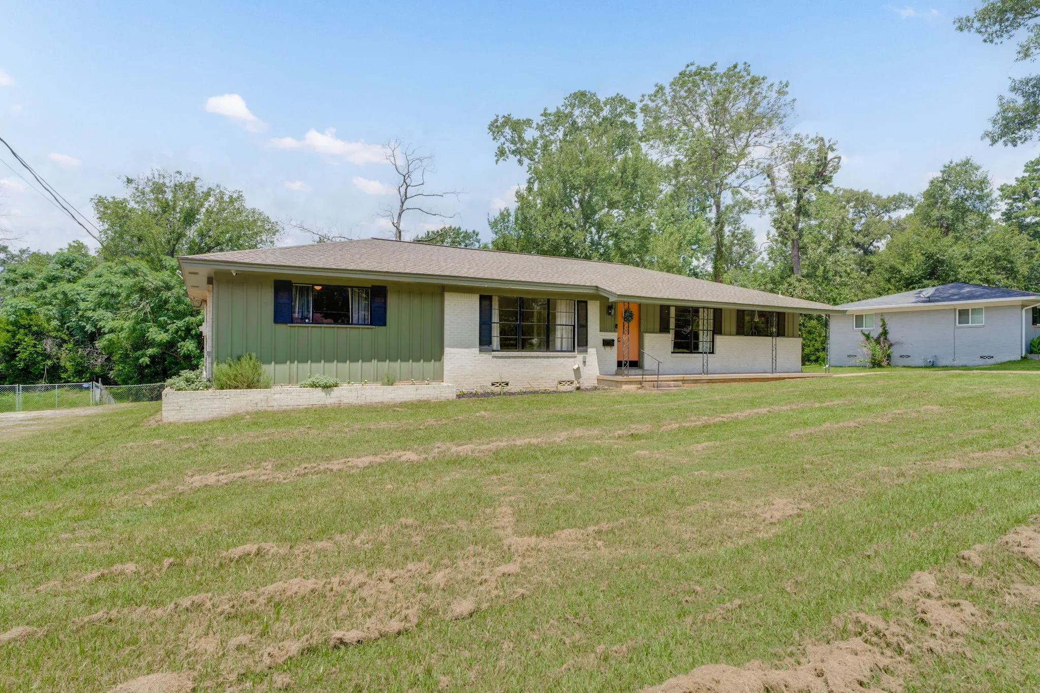 Single Family Residence For Sale in Anderson County , 137 Gardner Drive, Palestine, Texas 75803, 3 Bedroom, 2 Bathroom, 1 Garage spaces, 2,203 Sqft, built in 1957, mls#21326190, Real Estate Agent in Palestine, Homes For Sale in Anderson county, Homes For Sale in Palestine, Realtor in Palestine Texas, Real Estate Brokerage Independent Realty Texas, Luminita Cordes Realtor