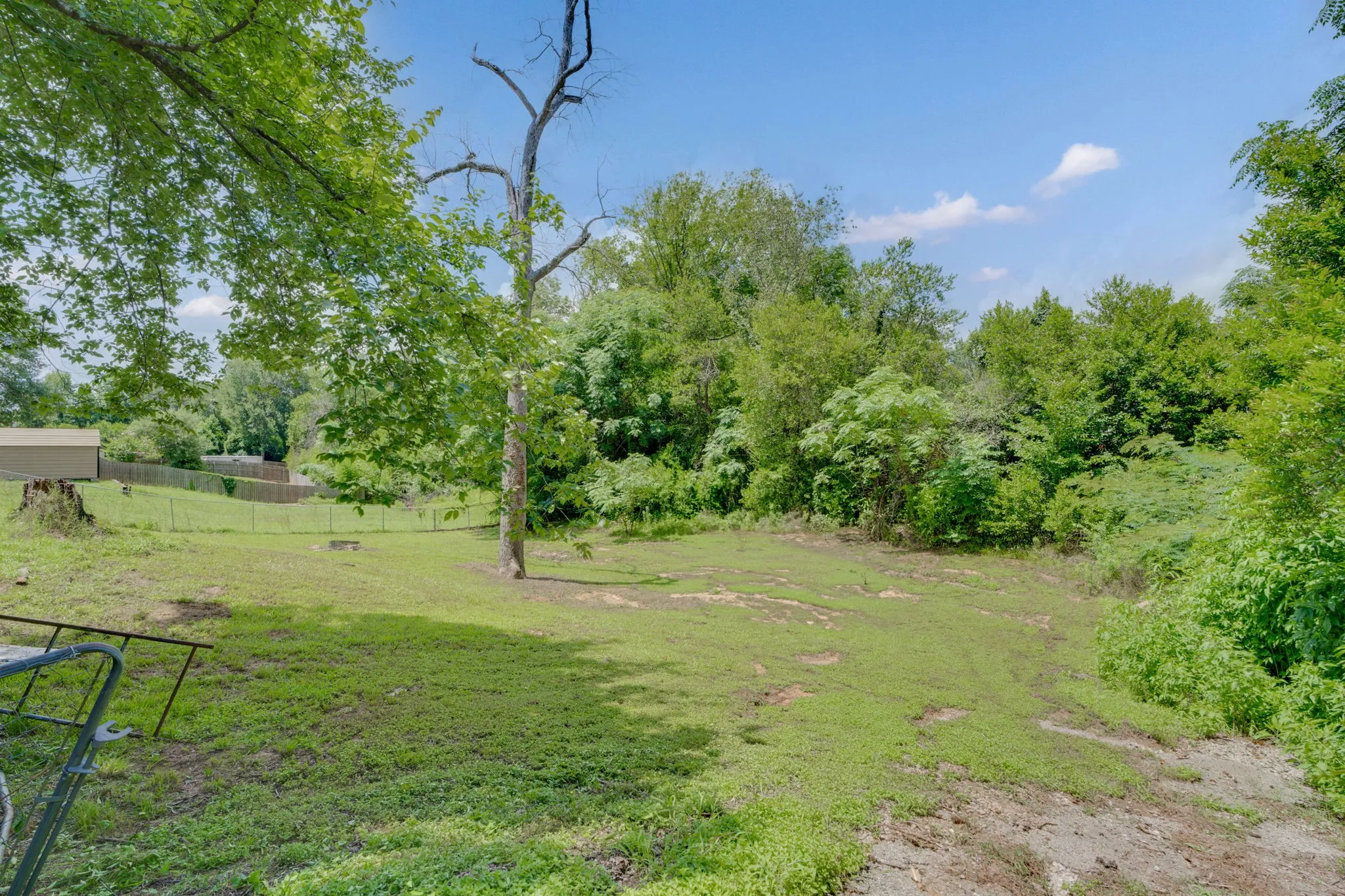 Single Family Residence For Sale in Anderson County , 137 Gardner Drive, Palestine, Texas 75803, 3 Bedroom, 2 Bathroom, 1 Garage spaces, 2,203 Sqft, built in 1957, mls#21326190, Real Estate Agent in Palestine, Homes For Sale in Anderson county, Homes For Sale in Palestine, Realtor in Palestine Texas, Real Estate Brokerage Independent Realty Texas, Luminita Cordes Realtor