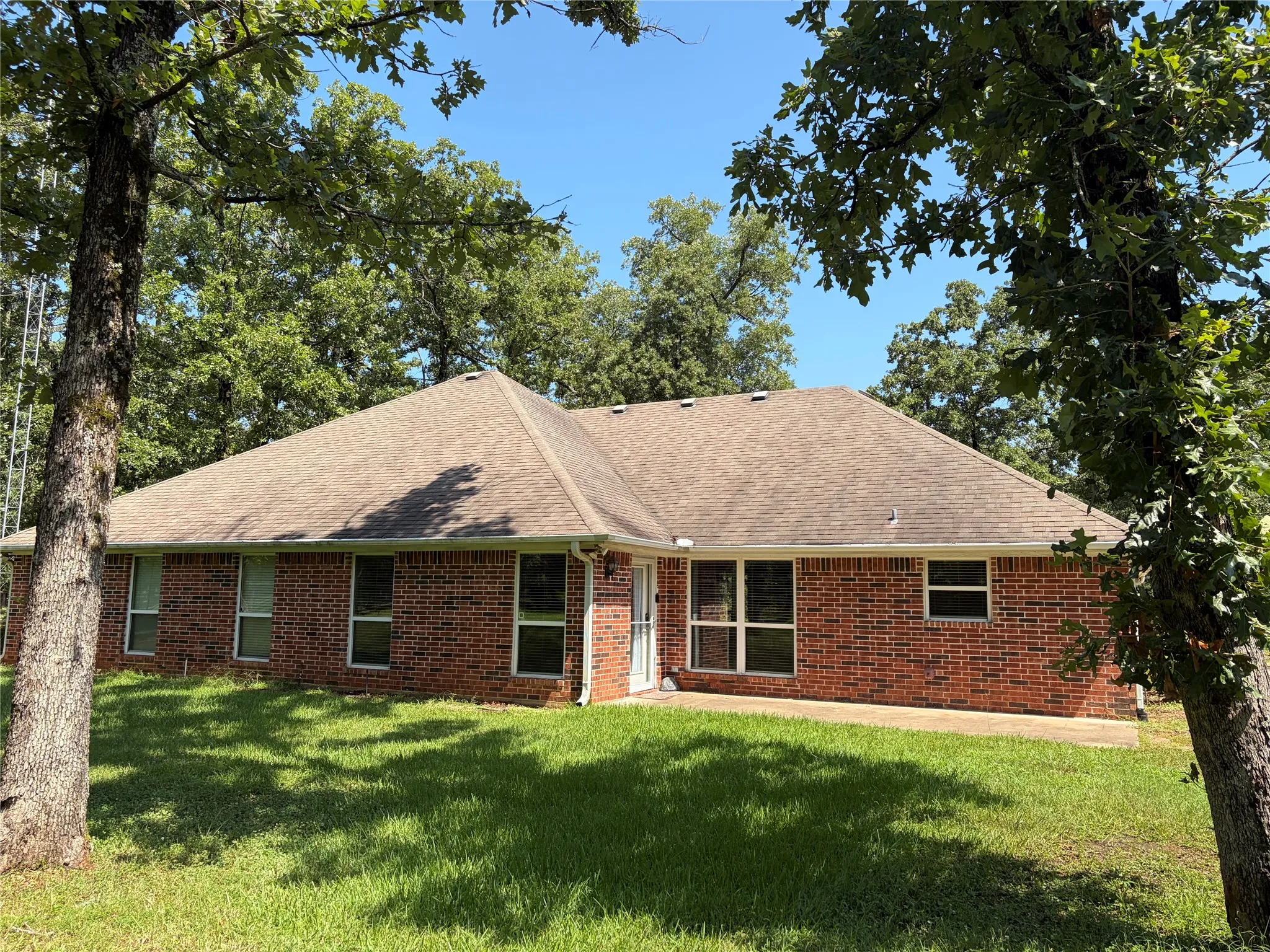Single Family Residence For Sale in Lamar County , 320 County Road 42560, Paris, Texas 75462, 3 Bedroom, 3 Bathroom, 2 Garage spaces, 2,265 Sqft, built in 2002, mls#21326810, Real Estate Agent in Paris, Homes For Sale in Lamar county, Homes For Sale in Paris, Realtor in Paris Texas, Real Estate Brokerage Independent Realty Texas, Luminita Cordes Realtor
