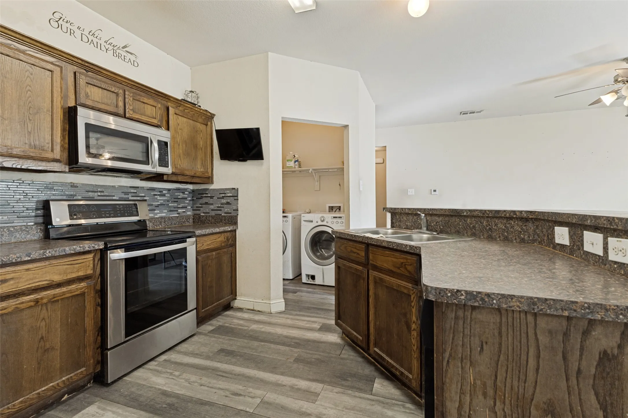 Single Family Residence For Sale in Dallas County , 13219 Alsatian Court, Dallas, Texas 75253, 4 Bedroom, 2 Bathroom, 2 Garage spaces, 1,606 Sqft, built in 2015, mls#21326793, Real Estate Agent in Dallas, Homes For Sale in Dallas county, Homes For Sale in Dallas, Realtor in Dallas Texas, Real Estate Brokerage Independent Realty Texas, Luminita Cordes Realtor