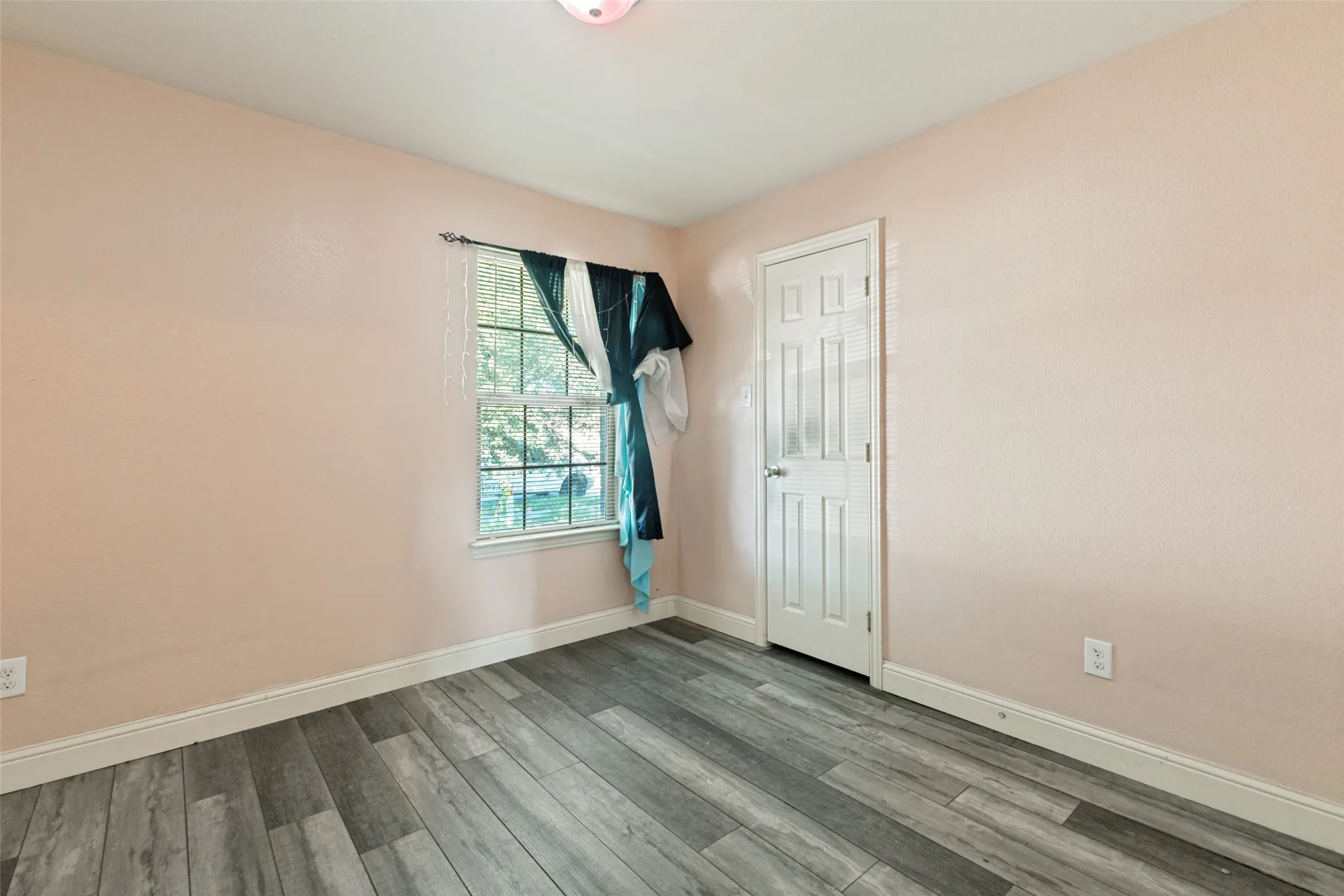 Single Family Residence For Sale in Dallas County , 13219 Alsatian Court, Dallas, Texas 75253, 4 Bedroom, 2 Bathroom, 2 Garage spaces, 1,606 Sqft, built in 2015, mls#21326793, Real Estate Agent in Dallas, Homes For Sale in Dallas county, Homes For Sale in Dallas, Realtor in Dallas Texas, Real Estate Brokerage Independent Realty Texas, Luminita Cordes Realtor