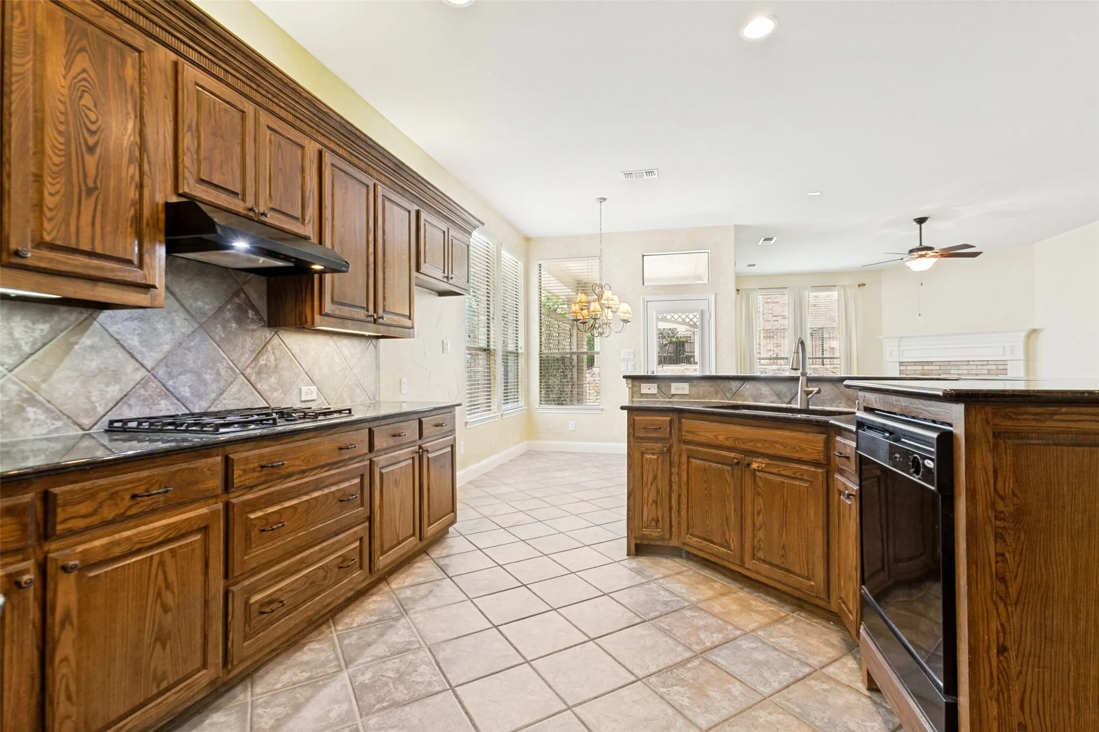 Single Family Residence For Sale in Collin County , 709 Pelican Hills Drive, Fairview, Texas 75069, 2 Bedroom, 2 Bathroom, 2 Garage spaces, 2,098 Sqft, built in 2005, mls#21317757, Real Estate Agent in Fairview, Homes For Sale in Collin county, Homes For Sale in Fairview, Realtor in Fairview Texas, Real Estate Brokerage Independent Realty Texas, Luminita Cordes Realtor