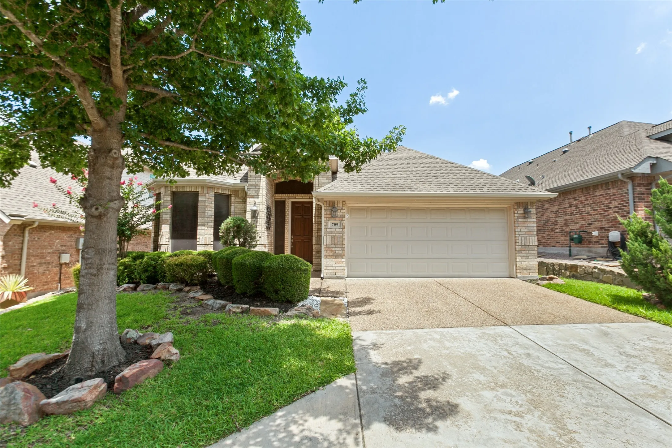Single Family Residence For Sale in Collin County , 709 Pelican Hills Drive, Fairview, Texas 75069, 2 Bedroom, 2 Bathroom, 2 Garage spaces, 2,098 Sqft, built in 2005, mls#21317757, Real Estate Agent in Fairview, Homes For Sale in Collin county, Homes For Sale in Fairview, Realtor in Fairview Texas, Real Estate Brokerage Independent Realty Texas, Luminita Cordes Realtor