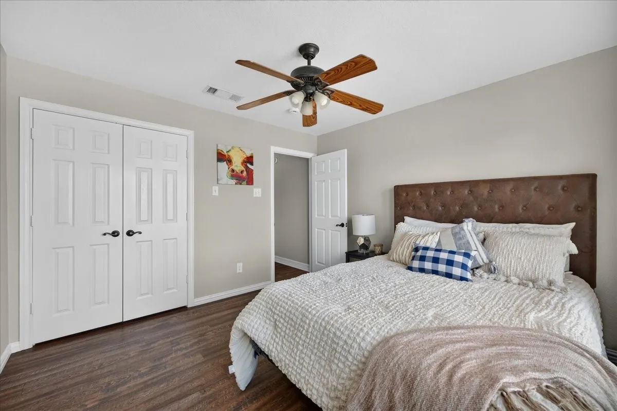 Single Family Residence For Sale in Kaufman County , 10098 Antelope Way, Forney, Texas 75126, 4 Bedroom, 2 Bathroom, 2 Garage spaces, 2,036 Sqft, built in 2000, mls#21326791, Real Estate Agent in Forney, Homes For Sale in Kaufman county, Homes For Sale in Forney, Realtor in Forney Texas, Real Estate Brokerage Independent Realty Texas, Luminita Cordes Realtor