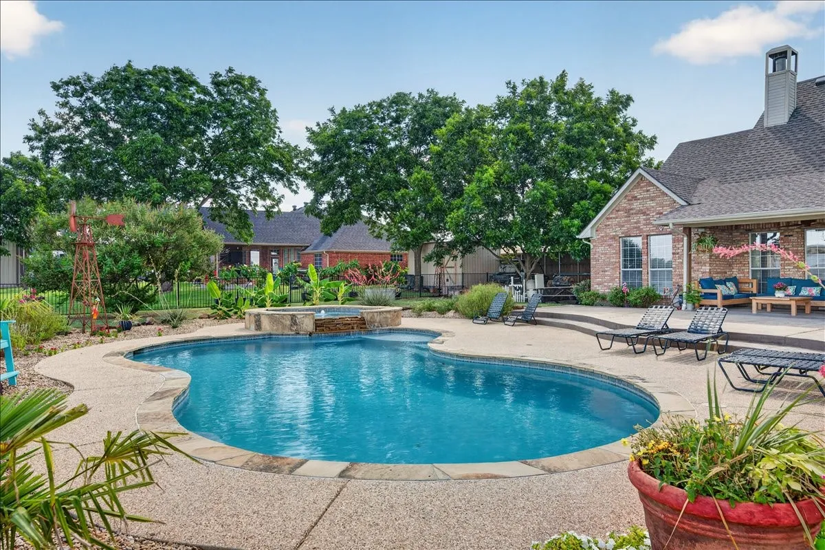 Single Family Residence For Sale in Kaufman County , 10098 Antelope Way, Forney, Texas 75126, 4 Bedroom, 2 Bathroom, 2 Garage spaces, 2,036 Sqft, built in 2000, mls#21326791, Real Estate Agent in Forney, Homes For Sale in Kaufman county, Homes For Sale in Forney, Realtor in Forney Texas, Real Estate Brokerage Independent Realty Texas, Luminita Cordes Realtor