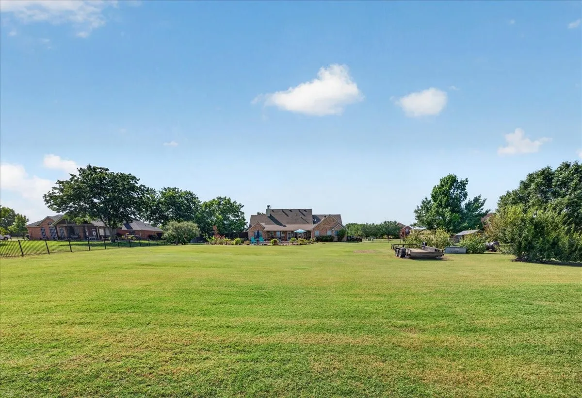 Single Family Residence For Sale in Kaufman County , 10098 Antelope Way, Forney, Texas 75126, 4 Bedroom, 2 Bathroom, 2 Garage spaces, 2,036 Sqft, built in 2000, mls#21326791, Real Estate Agent in Forney, Homes For Sale in Kaufman county, Homes For Sale in Forney, Realtor in Forney Texas, Real Estate Brokerage Independent Realty Texas, Luminita Cordes Realtor