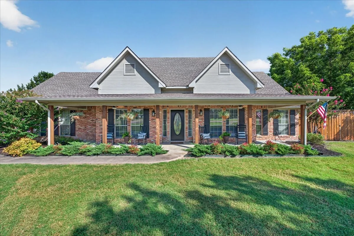 Welcome home to 10098 Antelope Way!
