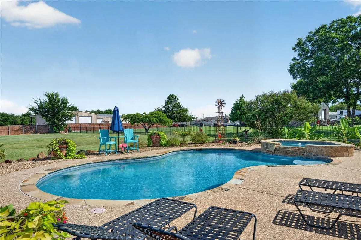Single Family Residence For Sale in Kaufman County , 10098 Antelope Way, Forney, Texas 75126, 4 Bedroom, 2 Bathroom, 2 Garage spaces, 2,036 Sqft, built in 2000, mls#21326791, Real Estate Agent in Forney, Homes For Sale in Kaufman county, Homes For Sale in Forney, Realtor in Forney Texas, Real Estate Brokerage Independent Realty Texas, Luminita Cordes Realtor