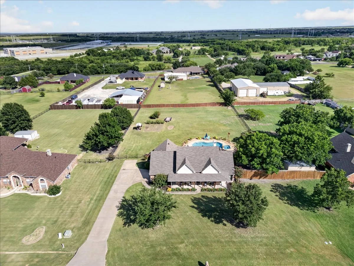 Single Family Residence For Sale in Kaufman County , 10098 Antelope Way, Forney, Texas 75126, 4 Bedroom, 2 Bathroom, 2 Garage spaces, 2,036 Sqft, built in 2000, mls#21326791, Real Estate Agent in Forney, Homes For Sale in Kaufman county, Homes For Sale in Forney, Realtor in Forney Texas, Real Estate Brokerage Independent Realty Texas, Luminita Cordes Realtor