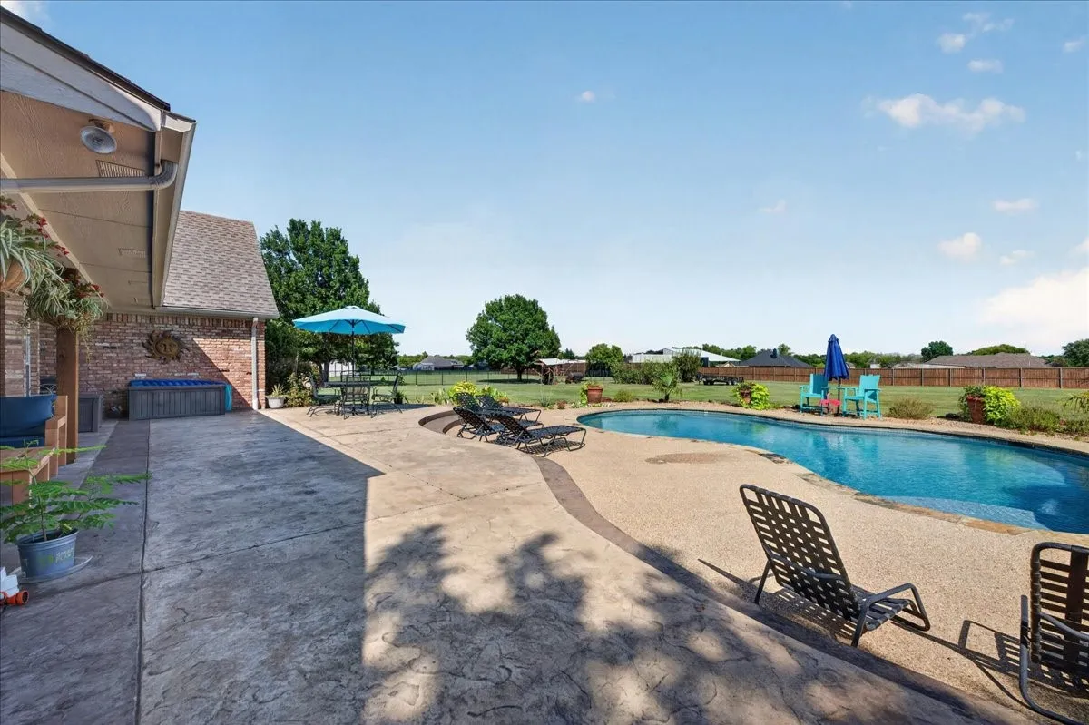 Single Family Residence For Sale in Kaufman County , 10098 Antelope Way, Forney, Texas 75126, 4 Bedroom, 2 Bathroom, 2 Garage spaces, 2,036 Sqft, built in 2000, mls#21326791, Real Estate Agent in Forney, Homes For Sale in Kaufman county, Homes For Sale in Forney, Realtor in Forney Texas, Real Estate Brokerage Independent Realty Texas, Luminita Cordes Realtor