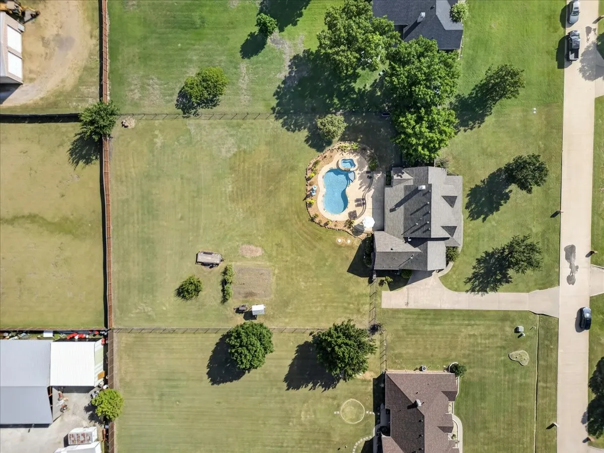 Single Family Residence For Sale in Kaufman County , 10098 Antelope Way, Forney, Texas 75126, 4 Bedroom, 2 Bathroom, 2 Garage spaces, 2,036 Sqft, built in 2000, mls#21326791, Real Estate Agent in Forney, Homes For Sale in Kaufman county, Homes For Sale in Forney, Realtor in Forney Texas, Real Estate Brokerage Independent Realty Texas, Luminita Cordes Realtor