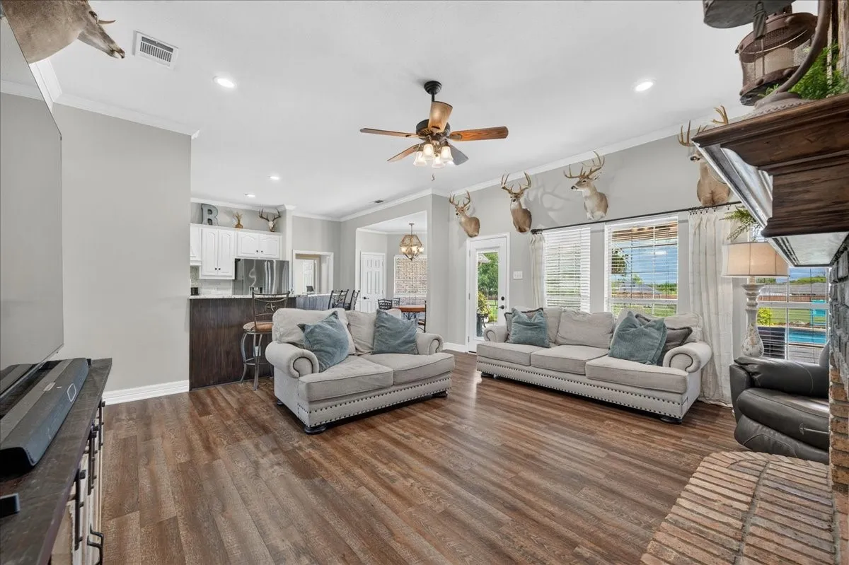 Single Family Residence For Sale in Kaufman County , 10098 Antelope Way, Forney, Texas 75126, 4 Bedroom, 2 Bathroom, 2 Garage spaces, 2,036 Sqft, built in 2000, mls#21326791, Real Estate Agent in Forney, Homes For Sale in Kaufman county, Homes For Sale in Forney, Realtor in Forney Texas, Real Estate Brokerage Independent Realty Texas, Luminita Cordes Realtor