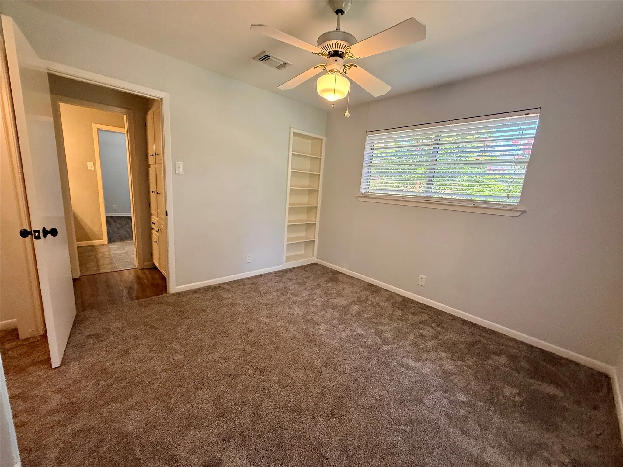 Single Family Residence For Sale in Grayson County , 3005 Anthony Drive, Sherman, Texas 75092, 4 Bedroom, 3 Bathroom, 2 Garage spaces, 2,461 Sqft, built in 1973, Price $359,000, mls#21321683, Real Estate Agent in Sherman, Homes For Sale in Grayson county, Homes For Sale in Sherman, Realtor in Sherman Texas, Real Estate Brokerage Independent Realty Texas, Luminita Cordes Realtor