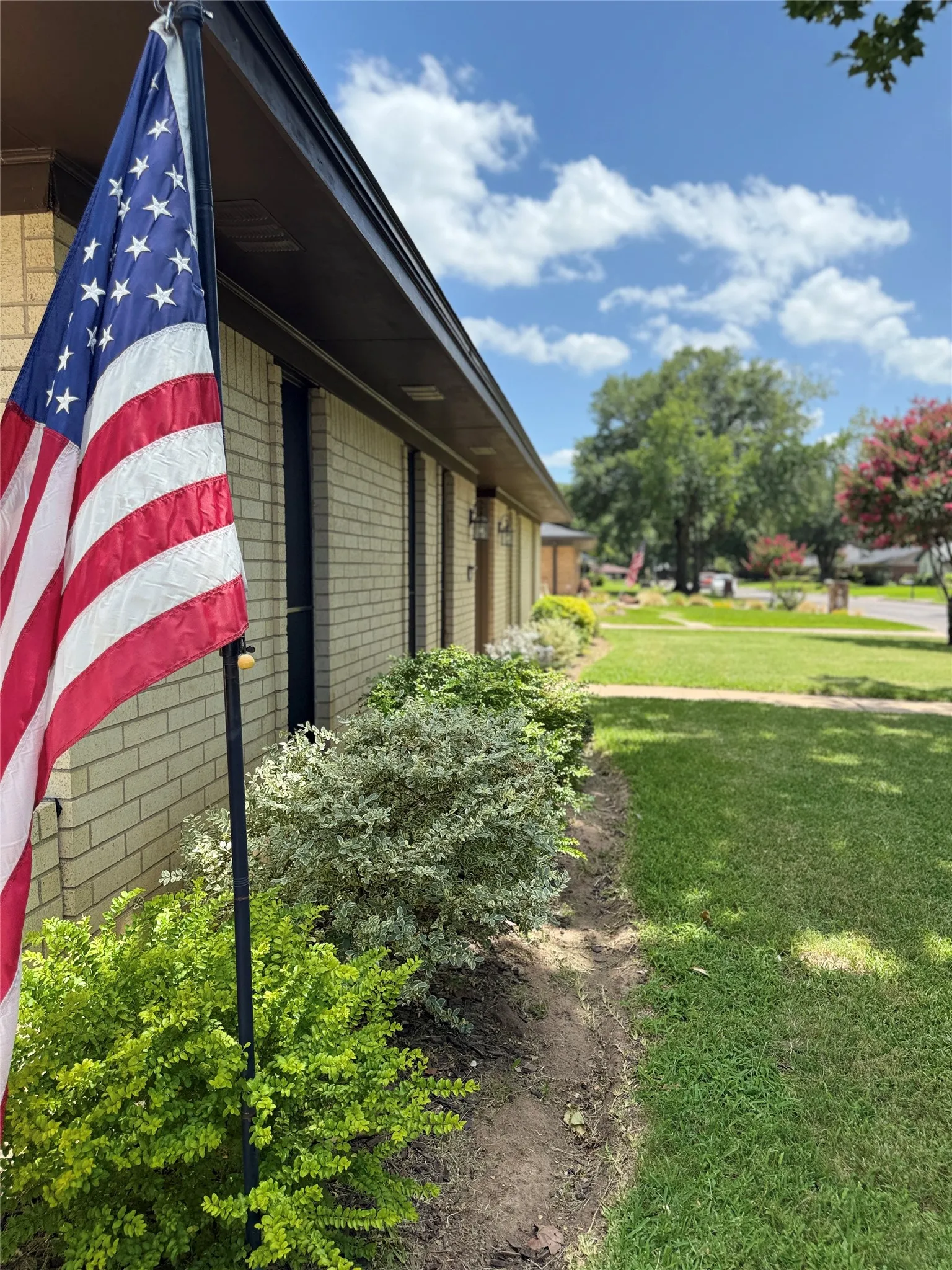 Single Family Residence For Sale in Grayson County , 3005 Anthony Drive, Sherman, Texas 75092, 4 Bedroom, 3 Bathroom, 2 Garage spaces, 2,461 Sqft, built in 1973, Price $359,000, mls#21321683, Real Estate Agent in Sherman, Homes For Sale in Grayson county, Homes For Sale in Sherman, Realtor in Sherman Texas, Real Estate Brokerage Independent Realty Texas, Luminita Cordes Realtor