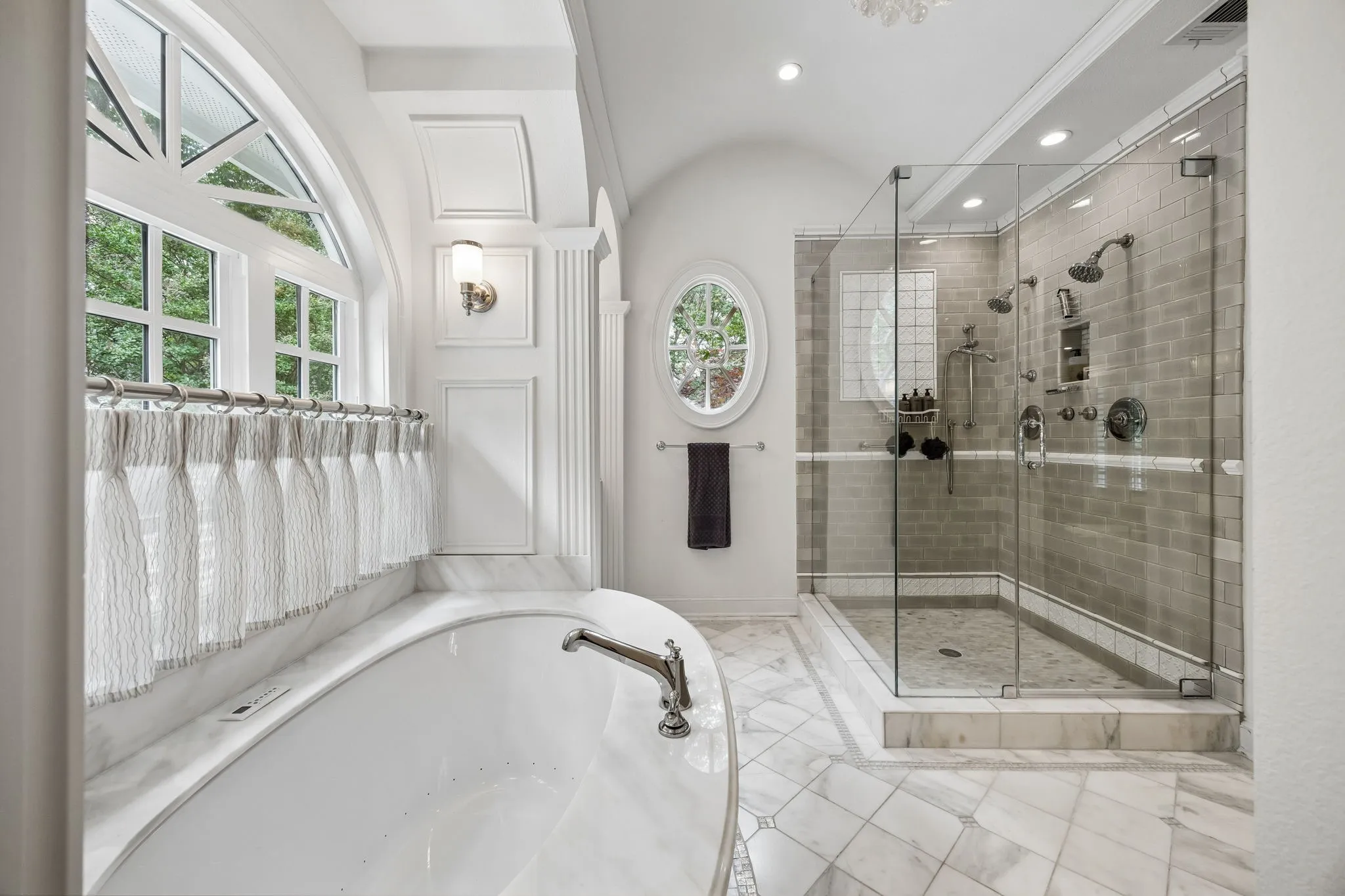 Single Family Residence For Sale in Dallas County , 6671 Gaston Avenue, Dallas, Texas 75214, 4 Bedroom, 4 Bathroom, 2 Garage spaces, 4,446 Sqft, built in 1952, mls#21324104, Real Estate Agent in Dallas, Homes For Sale in Dallas county, Homes For Sale in Dallas, Realtor in Dallas Texas, Real Estate Brokerage Independent Realty Texas, Luminita Cordes Realtor
