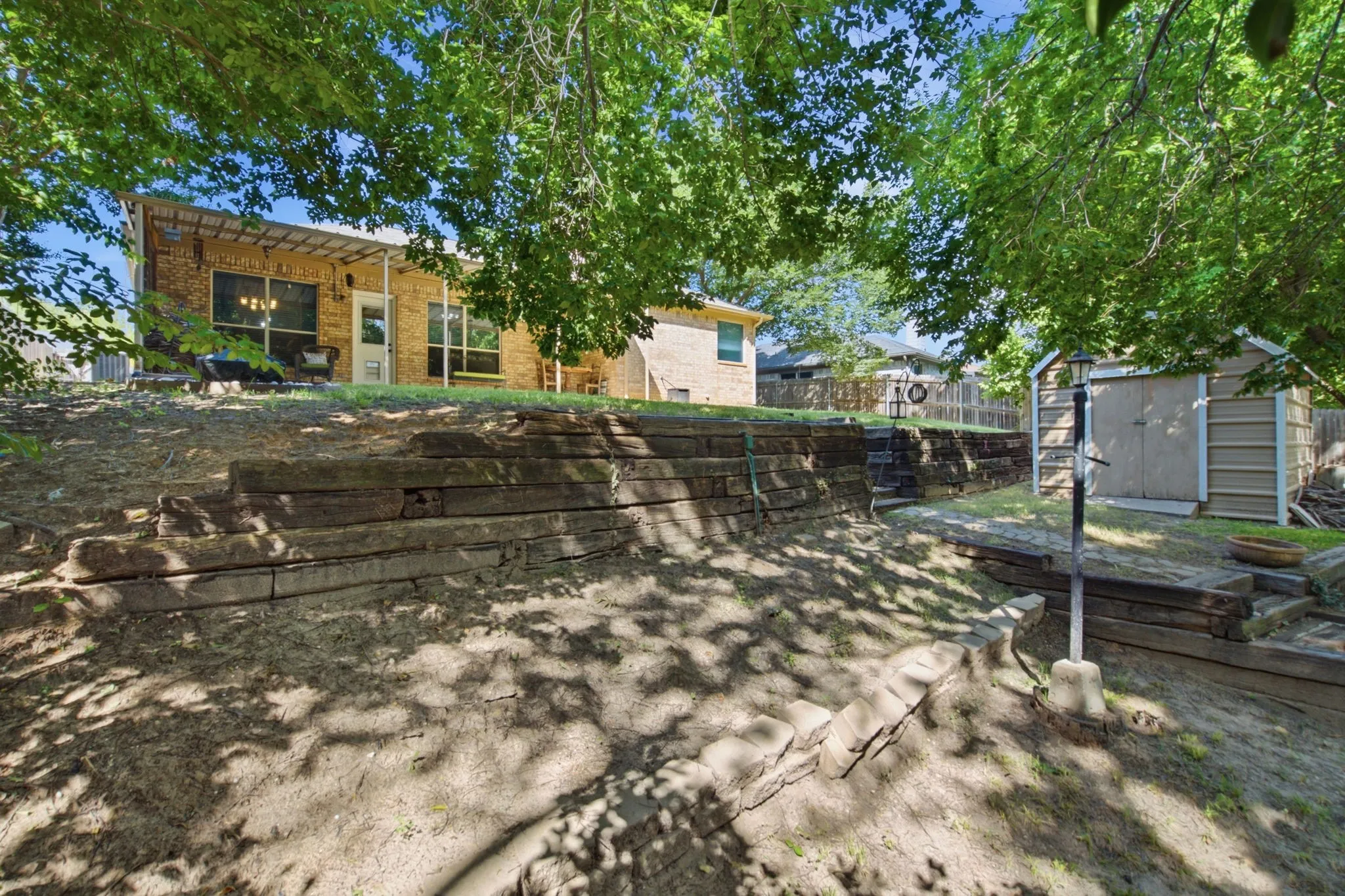 Single Family Residence For Sale in Parker County , 2413 Scotts Meadow Court, Weatherford, Texas 76087, 3 Bedroom, 2 Bathroom, 2 Garage spaces, 1,734 Sqft, built in 2005, mls#21324181, Real Estate Agent in Weatherford, Homes For Sale in Parker county, Homes For Sale in Weatherford, Realtor in Weatherford Texas, Real Estate Brokerage Independent Realty Texas, Luminita Cordes Realtor
