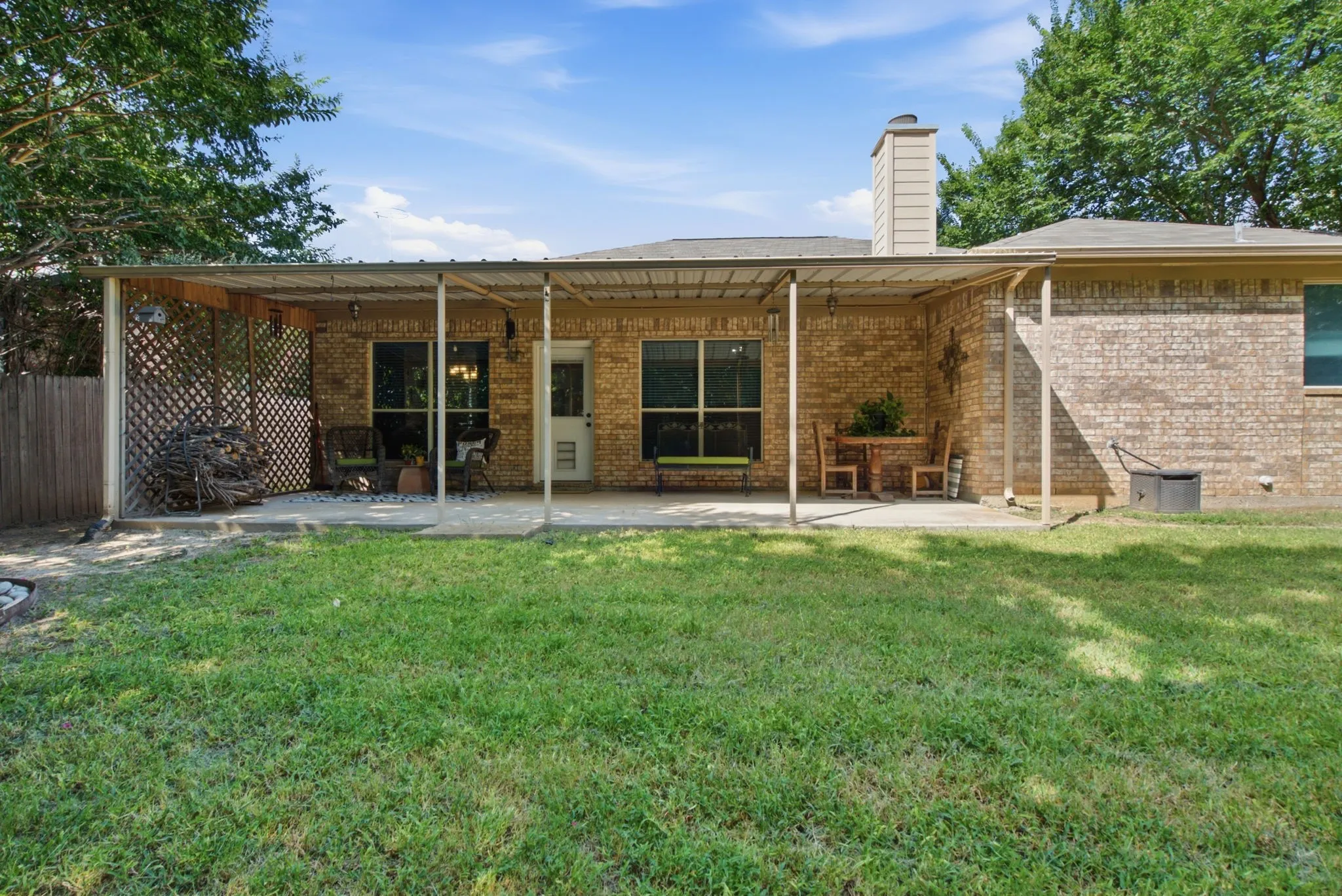 Single Family Residence For Sale in Parker County , 2413 Scotts Meadow Court, Weatherford, Texas 76087, 3 Bedroom, 2 Bathroom, 2 Garage spaces, 1,734 Sqft, built in 2005, mls#21324181, Real Estate Agent in Weatherford, Homes For Sale in Parker county, Homes For Sale in Weatherford, Realtor in Weatherford Texas, Real Estate Brokerage Independent Realty Texas, Luminita Cordes Realtor