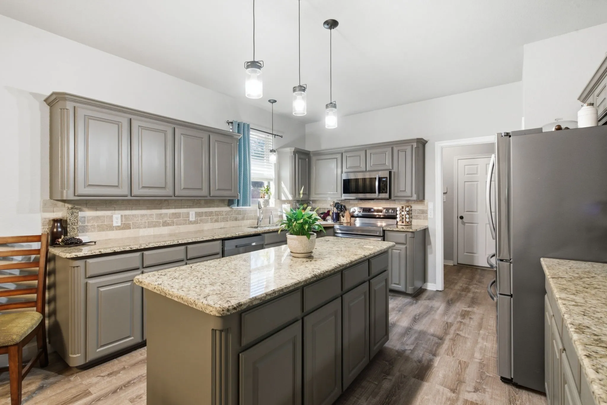 Single Family Residence For Sale in Parker County , 2413 Scotts Meadow Court, Weatherford, Texas 76087, 3 Bedroom, 2 Bathroom, 2 Garage spaces, 1,734 Sqft, built in 2005, mls#21324181, Real Estate Agent in Weatherford, Homes For Sale in Parker county, Homes For Sale in Weatherford, Realtor in Weatherford Texas, Real Estate Brokerage Independent Realty Texas, Luminita Cordes Realtor