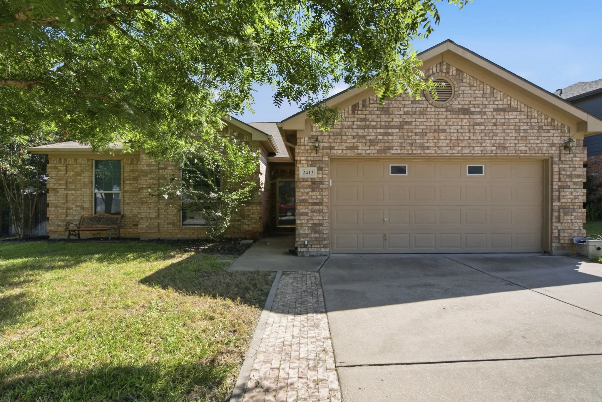Single Family Residence For Sale in Parker County , 2413 Scotts Meadow Court, Weatherford, Texas 76087, 3 Bedroom, 2 Bathroom, 2 Garage spaces, 1,734 Sqft, built in 2005, mls#21324181, Real Estate Agent in Weatherford, Homes For Sale in Parker county, Homes For Sale in Weatherford, Realtor in Weatherford Texas, Real Estate Brokerage Independent Realty Texas, Luminita Cordes Realtor