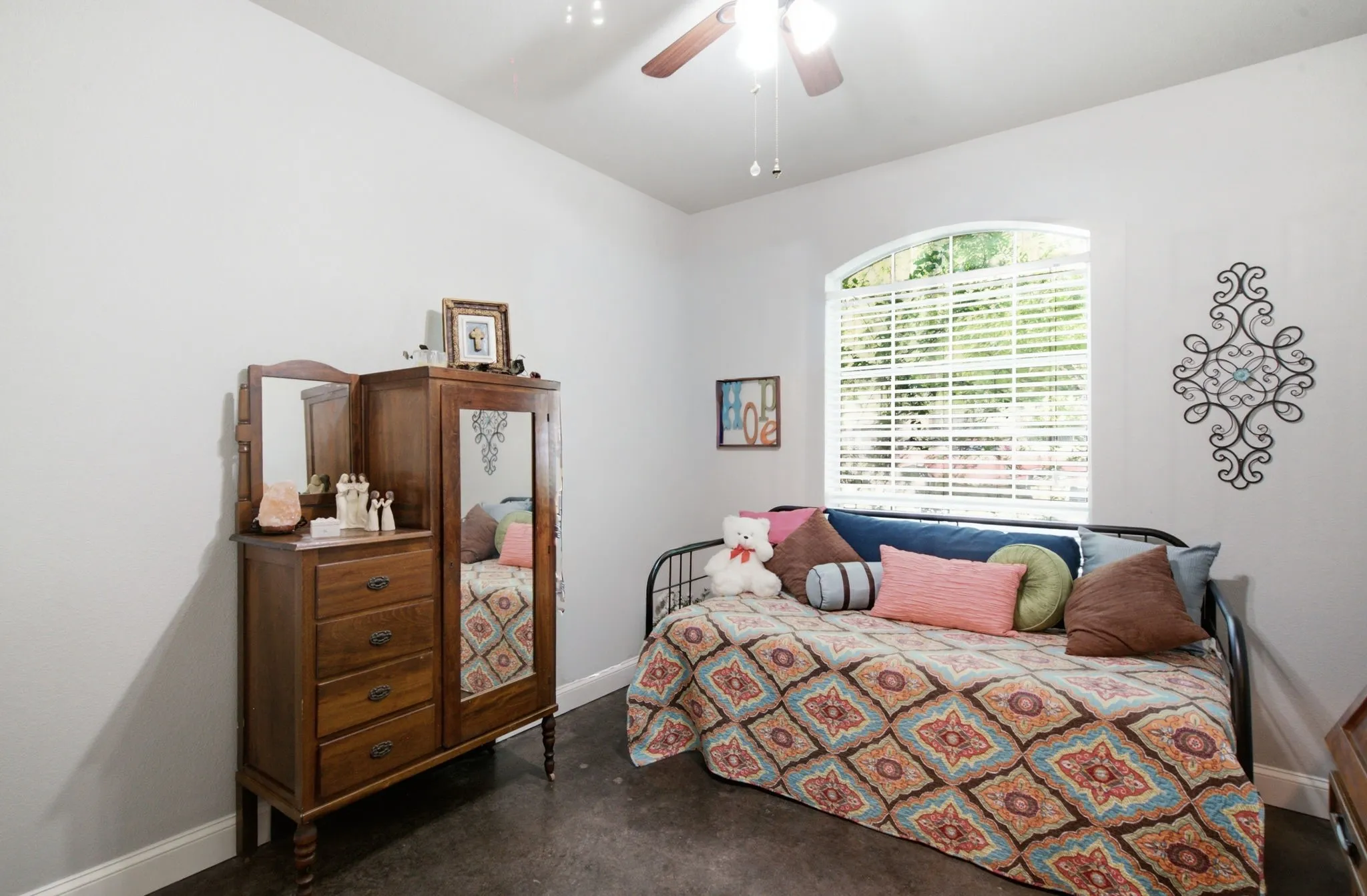 Single Family Residence For Sale in Parker County , 2413 Scotts Meadow Court, Weatherford, Texas 76087, 3 Bedroom, 2 Bathroom, 2 Garage spaces, 1,734 Sqft, built in 2005, mls#21324181, Real Estate Agent in Weatherford, Homes For Sale in Parker county, Homes For Sale in Weatherford, Realtor in Weatherford Texas, Real Estate Brokerage Independent Realty Texas, Luminita Cordes Realtor